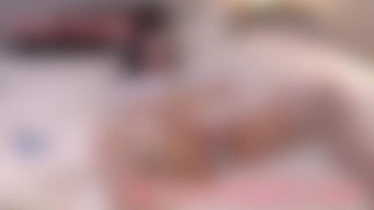 【VIP】「ヒメゴトFile:020 ちひろ 30歳 医療事務」
今回撮影をお願いしたのは、透明感溢れる色白美人でスレンダーな、ちひろちゃん
透き通る程、透明感溢れるちひろちゃん
ホテルに入ってきた彼女を初めて見た印象は、「清楚系色白美人」
SNSでやり取りしていた時にイメージしていた通りの方で一安心!
まずはお着替え。
今日のコーデは黒のワンピース。
黒髪に黒の洋服なので色白の肌がひと際目立つよね
タイツを脱いでワンピースのスカートをたくしあげると紺色の紐パンが!
紐パンって、それ自体がもはやエロいし、思わず紐を引っ張りたくなる衝動を抑えつつ撮影続行
インナーを脱ぐとパンティーとお揃いのブラジャー!
Bカップの小振りなおっぱいは、俺好みで◎
しかも、陥没乳首って、最高かよ!
用意した衣装はミニスカナースにニーストッキング
SNSでイメージした通り、とてもよく似合う
使ってみたいおもちゃは?と聞くと「ピンクローター」
最後は足をヒクつかせながらイッちゃいます
---ちひろちゃんDATA---
バスト:B65
年齢・職業:30歳 医療事務
--------------------------------------- (2/2)