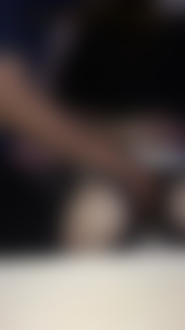単さんの手の動きがとてもいやらしいです
そして何より妻の体が反応してしまっています (2/2)