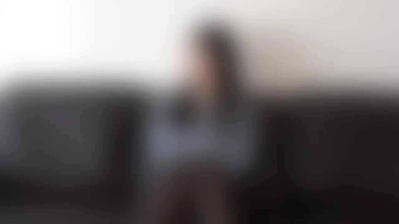 【目出し】極秘ミスコン美女とプラベ密会SEX

都内某大学のミスコンファイナリストと、完全プライベートで密会しました。

顔立ちは、まさにテレビに出てきそうな正統派・清楚系美女。
服を脱がすと透明感のある色白スレンダーで、身体つきも本当にエロかったです。

そんな彼女が、人目を避けて密会し、プライベートな時間だけで見せる“裏の顔”。

普段の清楚な雰囲気からは想像できないほど、えっちが始まると表情がメスになって、恥じらいながらも感じると素直に反応しちゃっててエロかったです。

そして視線や仕草で「もっと…」と訴えてくる姿が本当に男心をくすぐるなと思いました。

立場上、大学では自由に遊べるわけでもなく、限られた相手にしかこの一面は見せないとのこと。
だからこそ、今回のハメ撮りはかなりレアです。

なお、サンプルではぼかしありですが、本編は期間限定で【目出し】公開。

ここでしか見れない清楚系ミスコン美女との極秘ハメ撮り、
ぜひ本編でじっくり堪能してください。 (2/2)