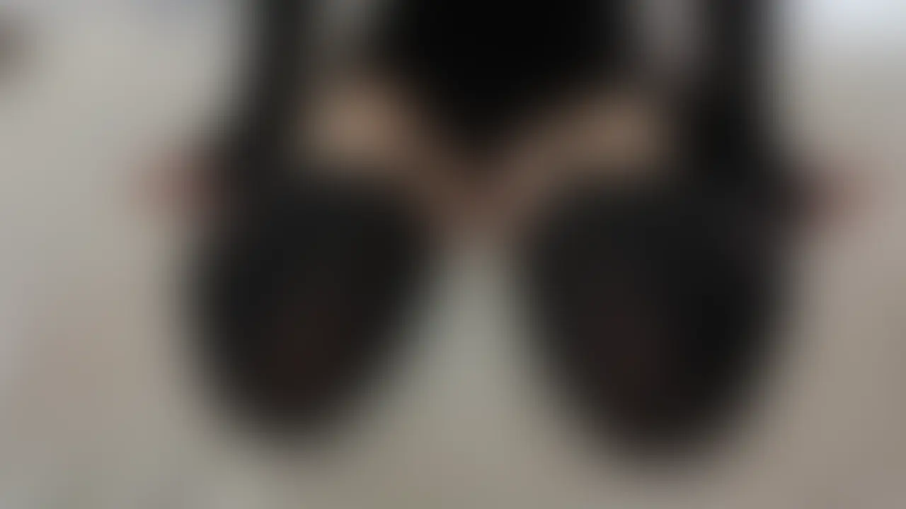 私が何気なく着てた私服に、彼が興奮してしまいすぐいちゃいちゃ開始…
彼がタイツフェチすぎて見るだけでたってしまうのです˘ ᴗ ᴗ ˘♡

足でズボン越しにすりすりとんとんしてたら、どんどん固くなっていってびっくり……！！
そのまま脱がせて、黒タイツ姿の足コキ開始しちゃいました( ඉ́ ඉ̀ )♡

彼は私のせいで足コキでイくようになってしまったらしい…かわいそうに…（？
私がうまいだけ…？？？！

足ですりすりしてたら彼も触ってきて・・私もすぐ濡れちゃったので、そのまま入れちゃいました♡

ゆっくり素股して、騎乗位で動いて…最後は服にたくさんかけられちゃいました♡♡

今日の動画は、なんと全編主観です！！！
みどころは私の背面騎乗位!!ᐡ⸝⸝ｰ ·̫ ｰ⸝⸝ᐡ照 (2/2)