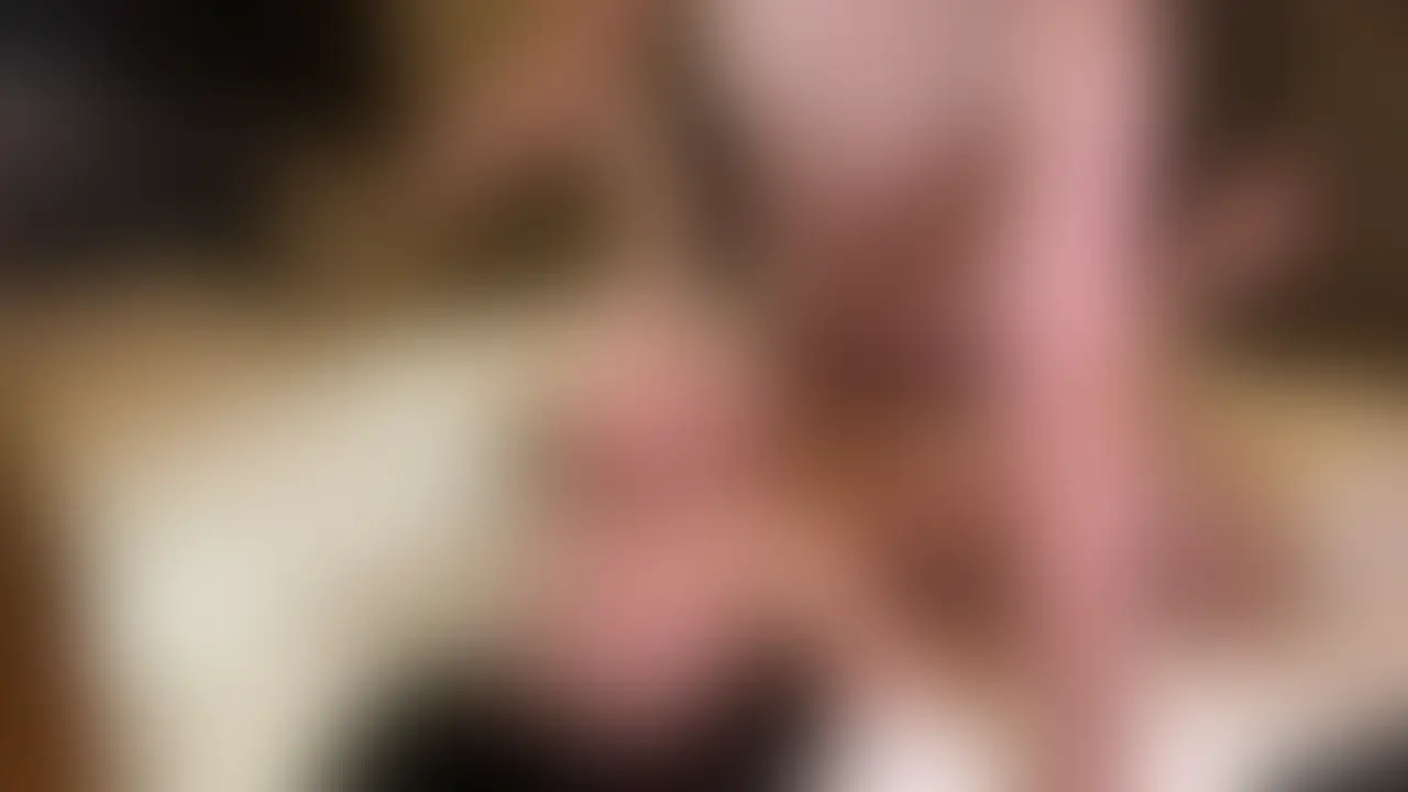 秋田痴女OL/27歳
女子校出身なのに!(だから?)めっちゃエロい秋田美人。ふわふわした女性で普段は会社で真面目に働くOL…ところが実は淫乱痴女で!?ドM女子の膣奥にガン突き!ブルブルおもちゃ責め、逆さイラマで喉奥にちん〇ぶち込んで……首絞で呼吸管理したら……S必見!脳イキ&中イキでバグってるvol.3🎬🔥 (2/2)