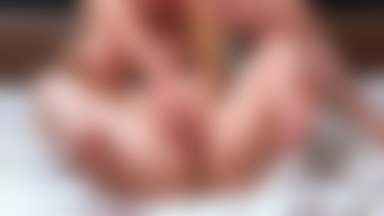 びくびくしすぎて中出し失敗🍌💦

ちんちんに中出しされるのがだーいすきなあのですが
イキすぎてちんちん抜けちゃってぶっかけになっちゃった🥺(もはや事故)

外に出ちゃった精液は指で中に入れてもらった🫠🍌

最初のフェラ終わりの騎乗位から潮吹きしすぎて
自分の顔までびちゃびちゃ🥺💦

きっとみんな気がついてると思うけど
上に乗っかられてちんちん舐めるのにハマってます〜！
絶対しばらくやると思うけど飽きずに楽しんでください🖐️💕

これまた正常位でも溺れました自分の潮に！！
コンタクト外れちゃうかと思ったよ〜🐳
いっぱい止まらなくて大洪水でした😊

最高にオナニーしやすいハメ撮りだなあ、、(自画自賛)
ちなみにあのは人の動画って見れなくて
自分のハメ撮り見返してオナニーします( (2/2)