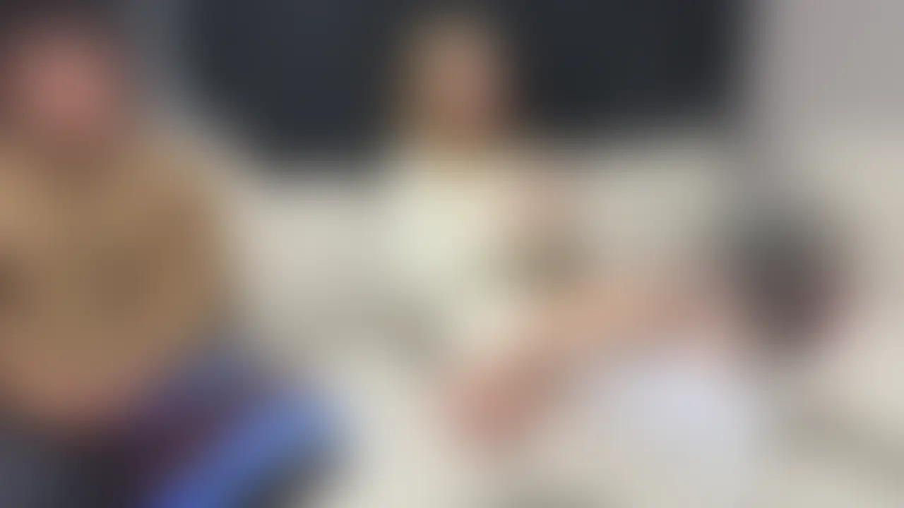 Nカップ爆乳美女インフルエンサーと4Pして連続中出し
Nカップ爆乳美女のRちゃん。
事務所に怒られるからと言いつつも前回のセックスが楽しくてまた会いに来てしまったらしい。
4Pは初めてらしくて、柄にもなく緊張した表情に、、、
男性陣は見たことない爆乳と整った顔に終始興奮MAX。
合計4発中出しして楽しませてもらいました。 (2/2)