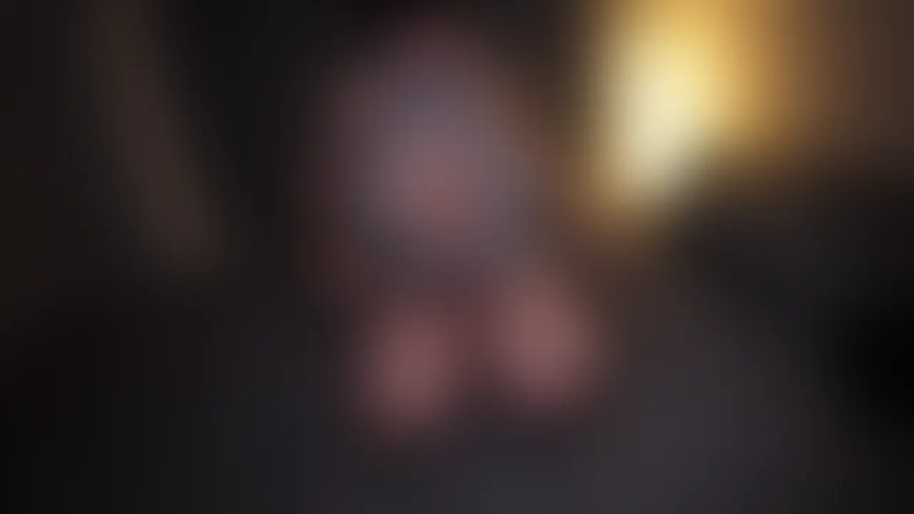 ✨️梨々香先生✖ばんび 肉欲3P ― 秘密の中出し密会✨️
DMで届いた密会のお誘い。
「中出ししたい男を用意してあるよ」なんて囁かれたら、胸の奥がドクドクして…
期待と興奮が入り混じったまま指定の部屋へ向かった。
扉を開けた瞬間、私の胸元に釘付けで、今にも飛びついてきそうな男たち。
挨拶なんて形だけ、触れられた途端に空気が一気に淫らに変わる。
柔らかくおっぱいを揉みしだかれ、玩具でじっくりと責められ、
私も負けじと口と胸で肉棒をたっぷり味わわせて――
そのまま怒涛の2連続中出し✨️
身体が震えるほど満たされて、
忘れられない最高の夜になりました…💋 (2/2)