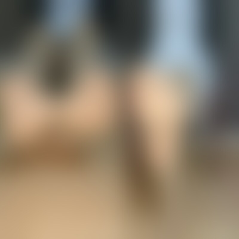 ベージュパンストの足裏とパンチラをいっぱい堪能できます♪
パンティは白のTバックを履いています♪ (2/2)