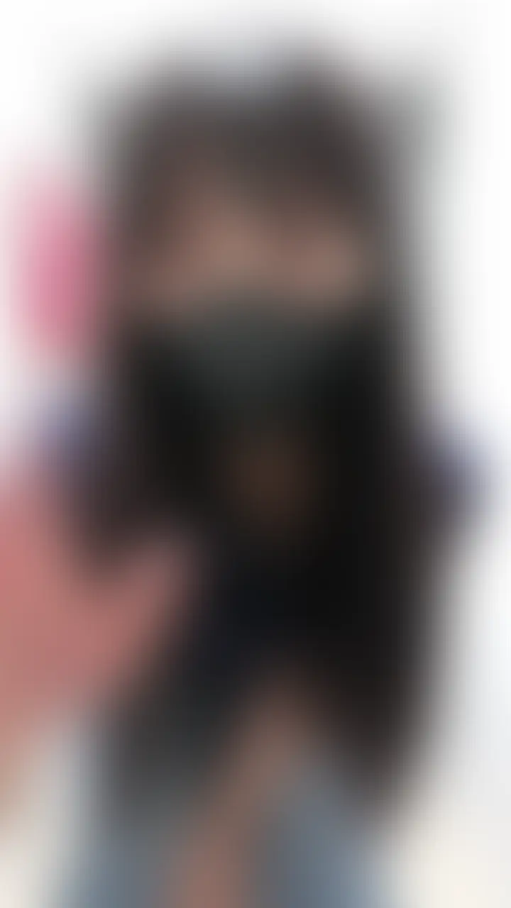 月額プランの方はこちらから
https://myfans.jp/posts/287dbb40-5e68-46ba-8dfb-5b8757a2c551
お友達の家でちょっと離れる隙に
こっそりトイレでおしっこ撮ってみました♡
半立ち状態でしたら難しくて
床おしっこでべちょべちょにしちゃったけど
綺麗に拭いたから大丈夫なはず。笑
おしっこ撮ってたら
すごい背徳感を感じちゃって
それと同時にむらむらも止まらなって💦
我慢できなくなっちゃて
そのままオナニーしちゃった…♡
人様のお家だから声控えようと思ったけど
やっぱり溢れちゃうし。
トイレで狭いなかで立ちながら
痙攣しながらたくさんイッちゃった。
いつも仲良くしてくれる友達のお家でする
オナニーの背徳感...
病みつきになりそうでどうしよう🥺 (2/2)