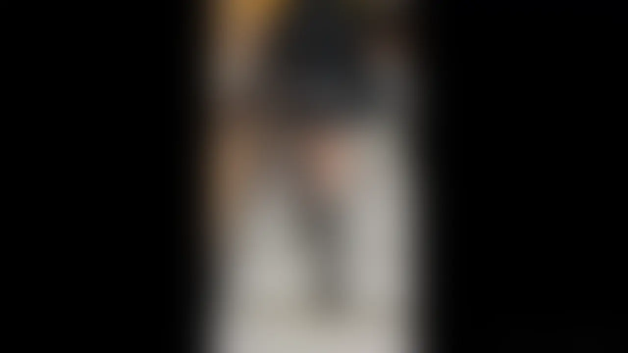 【完全顔出し】あ○ちゃん似の清楚系地下アイドルちゃん（彼氏持ち）と自宅で禁断のネトラレ密会交尾記録

最近彼氏ができたばかりなのに、元彼とまだ一緒に住んでる…
しかも今の彼氏が仕事中の隙を狙って、性欲が抑えきれず🐯の自宅まで密会しに来た、あ○ちゃん似の清楚系地下アイドルちゃんとのガチ1on1密会交尾記録です。

【詳細】
Xでたまたま繋がったあ○ちゃん似の清楚系地下アイドルちゃん。
顔が本当に可愛くて、男受け抜群のふわふわした笑顔と雰囲気を持った子。

地下アイドルとして活動している彼女は、最近新しい彼氏ができたと言っていたのに、実は元彼とまだ同棲しているという超ヤバい状況でした。
「彼氏いるのに、元彼とも関係が続いてて…でも全然満足できなくて、たまに非日常的な体験をしたくなっちゃう」
って本音をポロッとこぼしながら、今日も彼氏が仕事中なのにこっそり遊びに来てくれました。

自宅のベッドに連れ込んだ瞬間から、彼女のスイッチは完全に入っていました。
「彼氏には絶対バレちゃダメだよ…」と言いながらも、俺のちんぽを欲しがる目がガチでエロい。

清楚で可愛い顔で騎乗位になりながら腰を振りまくったり、バックで深く突かれるたびに「あっ…〇〇くんごめん…」と小さく呟いたりする姿が興奮MAXでした。

最後は危険日だったけど中出し連発。
「妊娠しちゃったらどうしよう…彼氏にバレちゃうかも…」と言いながらも、奥まで精液を注ぎ込まれるのを拒否できずにイキ狂ってました。

完全顔出しで、彼女の可愛い顔も喘ぎ声も全部そのまま収録。
「彼氏持ちなのに元彼とも関係続いてる」っていうネトラレのネトラレな状況で、溜まった性欲を本能のままにぶちまける姿は本当にヤバいです。

身バレリスクについて
この子は地下アイドルとして顔が結構知られており、今の彼氏にも元彼にも絶対にバレたら終わりレベルの状況です。
中出ししたことで妊娠の可能性もあるし、もしこの動画が拡散されたら彼女の活動も人間関係も一気に崩壊する危険性があります。

この禁断のネトラレ密会記録、二度と見られないかもしれません。 (2/2)