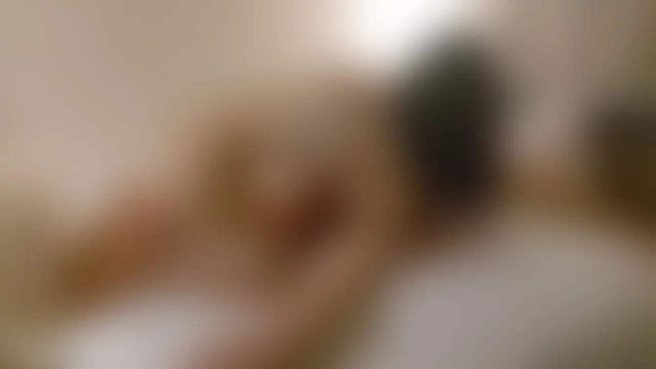 (統合版)【剛毛人妻教師しおん】理性ギリギリ4連腹射精‼︎‼︎中出し懇願人妻教師さん
★サブスクプランと単品販売をお選びいただけます!
名前:しおんさん
年齢:29歳(撮影当時)
彼氏:旦那あり(子なし)
職業:教師
今回のハメ撮りシチュ:ビジホ
お世話になっております。はんしろです。
今回は大人気、剛毛人妻教師しおんさんとのハメ撮り4連発です!!!!
イク寸前の必死の「中にちょうだい!!」はちんぽに来ます。
誘惑を乗り越えての腹に大量射精。
それを4発分今回は収録しています(全て同日です。笑)
【1発目】
ペニスを舐めているだけで濡れてくる優秀おまんこを手マンでびっしょびしょにしてから、生でそのまま騎乗位挿入。
勝手に腰を振まくって搾り取ろうとしてくるのを耐えます。
映像で見ると美尻が最高に映えてます。
というか、ア◯ホテルなんで確実にデカ過ぎる喘ぎ声なんで、他の部屋のお客さんに聞こえまくってます笑
浅くつくとびしょびしょと濡れまんこ音が部屋中に響き渡りますし、
深く擦り付けると濡れた剛毛がぐちょぐちょ言ってます笑
バックは刺激が強過ぎるようで終始イキまくってます笑
「ダメダメダメダメ!!!」と言いながら感じまくっているしおんさんは必見。
主観に切り替えてお尻の穴まで丸見えに。
「すごいっ!!♡ 奥すごい!!!♡」と叫びながらお互い獣のように声をあげて
最後は正常位でフィニッシュ。
「とりあえず」の1発目です。笑
【2発目】
今回も名前を呼ばれながら
「好き♡好き♡」
「中に出して!中ぁ・・・♡」
などと言われながら必死に腹射精した回になります・・・笑
アングルとしては高所から俯瞰した視点となっております。
丁寧に乳首を舐めながら手マンしてビッショビショに。
軽く潮を噴いてぐちょぐちょとおまんこから音がしています。
正常位でハメていると大好きホールドされながら奥に出させようとするし、
バックでハメればめちゃくちゃでかい声で感じまくりながら、
「中ぁ・・・すごいいぃい♡」なんて言って搾り取ってきます。
最後は正常位で射精感を抑えながらゆっくりピストンしていると、
「嫌だ・・中に出してぇ・・・!」なんて言ってくるもんだから、
ほとんど暴発状態でギリギリ腹射精。
多分ちょっとだけ中に出してます絶対笑
【3発目】
アクティブに剛毛まんこが丸見えになる変則バックスタイルハメ。
「広がっちゃう!!!」と言いながら感じまくるしおんさん。
不倫だけど本当に愛おしそうに名前を呼んでくれるので、
イチャイチャ感MAXの正常位。
「中に出していいよ?♡」「子◯できていいよ♡」なんて、
かなり本気で言ってくるので、3発目なのに込み上げてくる射精感と戦ってます笑
最後はしおんさんが好きなGスポットを意識した高速ピストンでフィニッシュ。
【4発目】
ほぼゼロ休憩でやりまくっていたので
流石に入れる前はちょっと柔らかくなってしまったおちんちん・・・
でも乳首を刺激してもらいながら挿入して数往復ピストンするとビンビンに。笑
前半は正常位メインで好き好き言いながらイチャイチャ感高めでまったり。
「奥当たってる♡奥きてる・・・!♡」
「ダメ!イク、イクイク!!!」
なんて言われながら後半はひたすら射精に向かうべく激しくガンハメ
自分でもよく体力持つな、と思いながら編集してます。笑 (2/2)