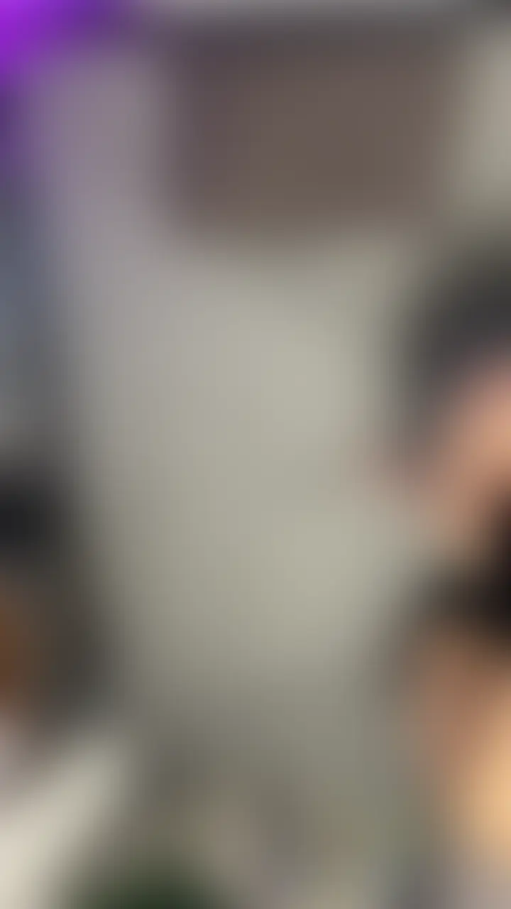 【美乳Fカップ超可愛い有名人気ライブ配信者をお持ち帰り。彼氏と別れると言いながらHをおねだりしてきたので中出し完了】

うい【25】有名ライブ配信者

天井カメラ　裸

「生で良い？」と聞くと快諾
そのまま生挿入

いつも1000人以上ライブを見てくれる男どもごめんな
うい今僕に突かれてイキまくってる
めちゃくちゃ気持ち良かったよ
最後はういの中に出しました

2回戦目
シャワーから上がって話してると
彼氏がいる事が発覚
それでもういは「りょう君好きになっちゃいそう」と言ってくる
「彼氏と別れようかなぁ」って言うくらいメロメロになってる

裸があらわになると超美乳Fカップ

「またHしよ」とおねだりしてくる、うい

そのままういと裸H突入
「りょうくんかっこいい」と何ども言いながら「りょうくん気持ちいい！」と何ども言いFカップを揺らしながら何度もイってた

最後は当然中出し

それにしてもういかなり可愛かったな

タグ
素人　個人撮影　巨乳　変態　ハメ撮り　美乳　美女　乳首
お尻　フェラ　手コキ　中出し　騎乗位　生ハメ　顔出し
パンチラ　NTR　ギャル　下着　ミニスカ (2/2)
