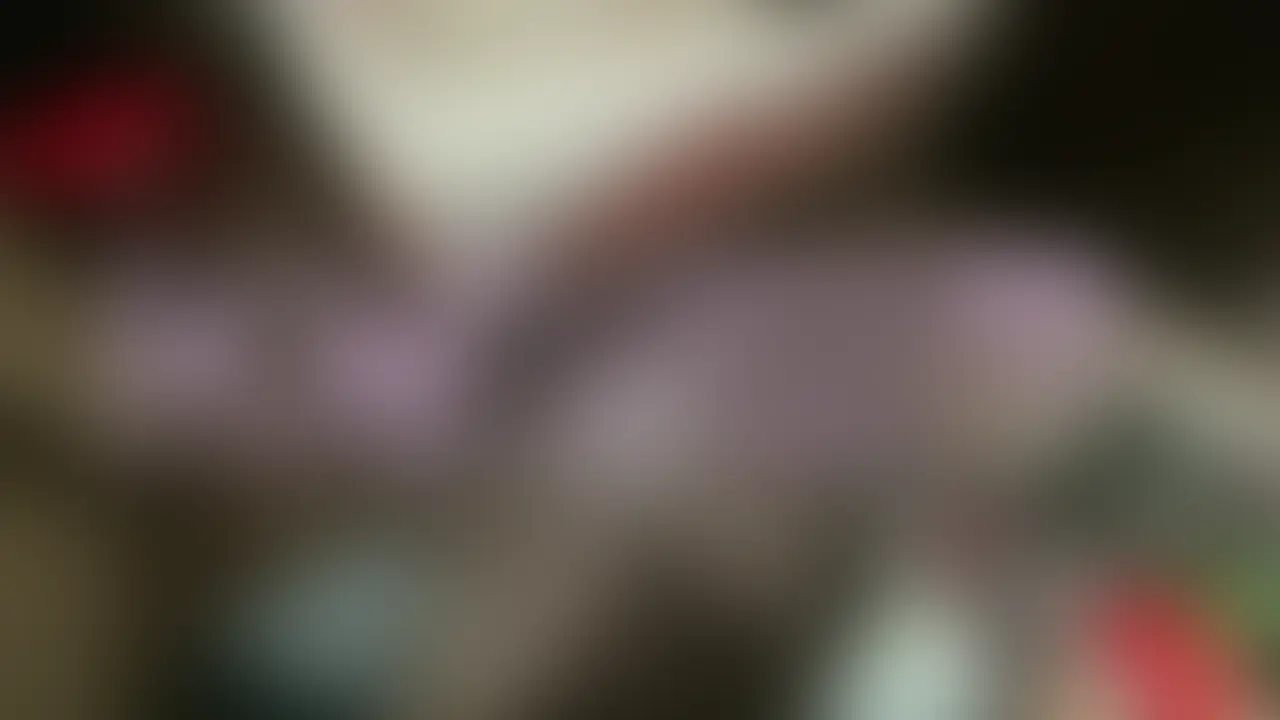 早朝、熟睡してるギャルママにこっそりと生ハメしてみた。 (2/2)
