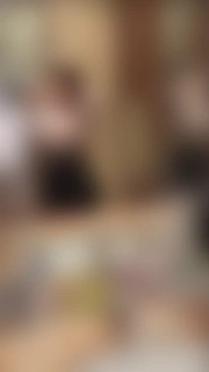 【本編顔晒し】
巨乳コンカフェ嬢るらら
リーク元 会社員S氏
【⚠️単品販売は20部限定⚠️】
・売り切れる前に永久保存版としてご購入下さい
・単品は投稿削除されても残ります
【動画内容】
2人が楽しそうにホテルでイチャついている様子が生々しく描かれていた。るららは男性を挑発するのが得意なようで、大きな胸を武器にあざとく相手を誘惑。すぐにイキ果ててしまいそうなねっとりしたフェラからのバキューム。挿入は騎乗位から始めるほどの肉棒狂い。Gカップの胸をたわわに揺らし、何度もイキ果て金も性欲も満たされていく彼女はとても満足気に見える。
【女性情報】
・看護大学生るらら(19歳)
・東京 新宿歌舞伎町P店
・2025年12月まで在籍
・本名 不明
・身長約155cm 推定Gカップ
都内の看護大学の一年生をしながら生活費や遊ぶお金をコンカフェで稼いでいたるららは、明るい性格でお店でも早い段階で外客引きからステップアップし人気の嬢だった模様。
現在は在籍を抜けており、行き先不明だが同じ歌舞伎町の別コンカフェに勤務情報は入っている。
【出会いからトラブルまで】S氏談
服の上からも分かるくらいの巨乳の虜になり店に通いつめる、地方から出てきたばかり大学1年生だそうで生活費や遊ぶ金が必要と言っていた。
週に3回は通いつめバースデーも祝ってあげた後くらいから外でも会うようになった、るららは常にお小遣いと店に通う事を前提に枕営業をもちかけてきたが、抱かせるのは3ヶ月に1回ほどで金を絞って絞られまくってようやくと言った感じ。
たまにしかヤラせてくれないので撮影を求めるが、るららは撮影させる代わりに20万を要求してきた、自分から提案したがその要求額を持っておらず、代わりにるららに腕時計(オメガ)を担保として渡し、後日現金で支払う事を約束し撮影した、その時は自分のオナニー用に撮った。
るららへ使ってあげるお金があまり無くなった頃から、のらりくらり営業メールを断るようになるが、るららも態度を変え始めた。
どことなく歪んだ恋心を抱いていたので冷たくされたくない反面、店に通うお金もなくなり葛藤していた。
それでも好きだから遊びに来て欲しいとラインしてくるるららに借金してまで貢献していったが、るららは急に店を辞め自分とも連絡を断ってしまう。
なんとも言えない気持ちになり、あの時撮った動画の買取り先を探し、このチャンネルへと行き着いた (2/2)