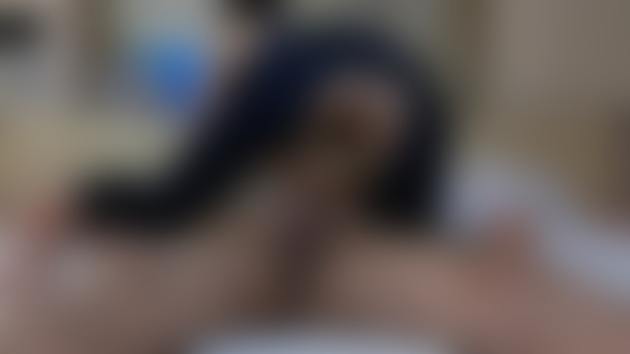 他人棒とmoussy穴開きデニムを履いて騎乗位で精子を絞り取る妻をご覧下さい。 (2/2)