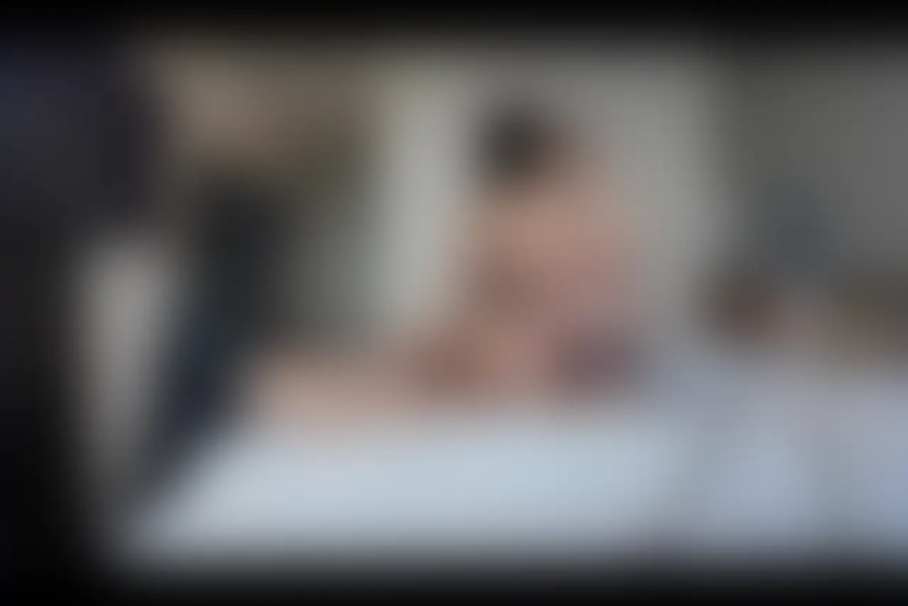 第一弾】単独さん四人とホテルで本気輪姦パーティー🔥
ボディーストッキングに包まれた敏感ボディが、男四人に囲まれて容赦なく犯されまくる…
おもちゃ(電マ)で何度も何度もイキ狂う姿を、たっぷり収録した超濃厚ハードコア作品です。
・ホテルの一室で始まる4対1の輪姦プレイ
・ボディーストッキング越しに震える太ももとお尻
・おもちゃ責めで失神寸前までイキまくる本気アクメ顔
「もう無理…イキすぎておかしくなる…」と喘ぎながらも、止まらない快楽に溺れていく様子を余すところなくお届けします。
特に激しい騎乗位シーンでは、自分から腰を振りながらさらに深い快楽に溺れ、ガンガンイキまくる姿が必見です。
続編ではさらに激しい挿入プレイも予定しています。 (2/2)