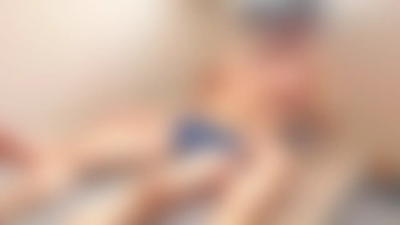 エロマッサージの体験に来た大学生。オイルとローションを使って性感マッサージ。乳首責めをしてパンツの中に手を入れてち... sample 1