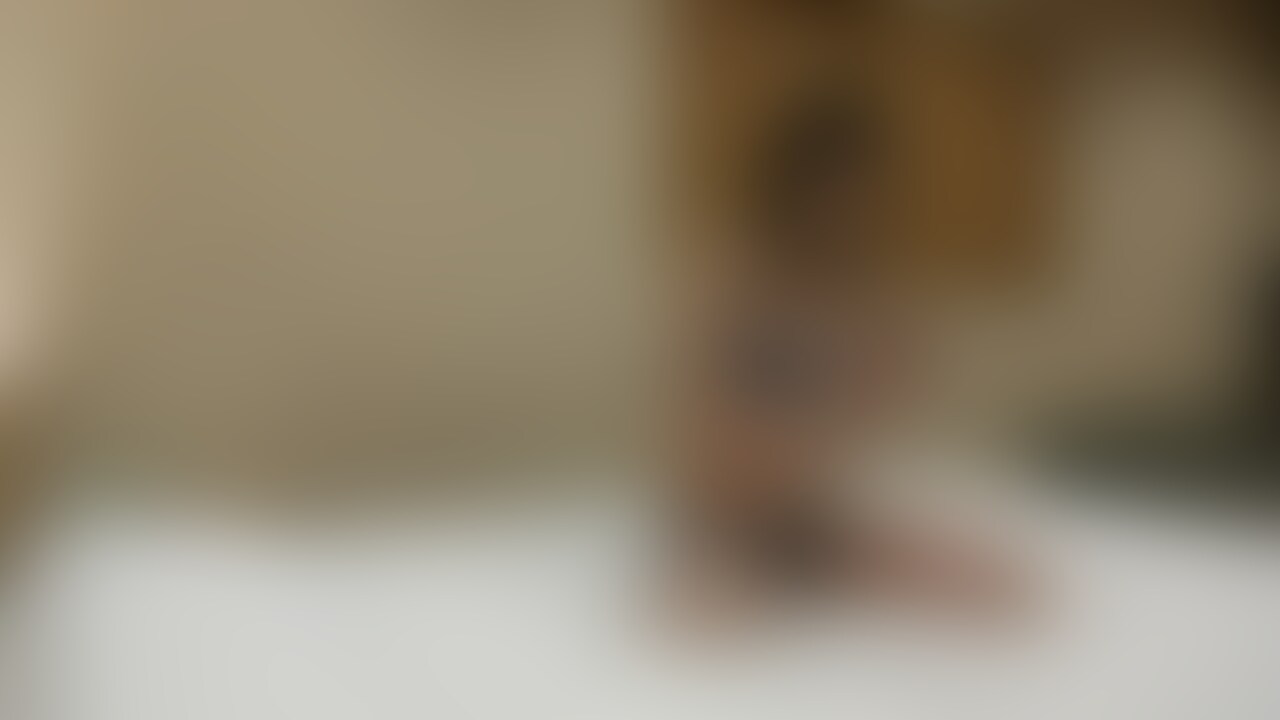 新シリーズ始まります。
私が出張で3日間いない時に悪友と妻が会って悪友の企みで妻と私が電話で話してる時にいたずらするからと伝えられ普通の会話をしながら電話の向こうの状況にドキドキしてました。
電話しながら悪友からいたずらされ妻の様子をご覧下さい。 (2/2)