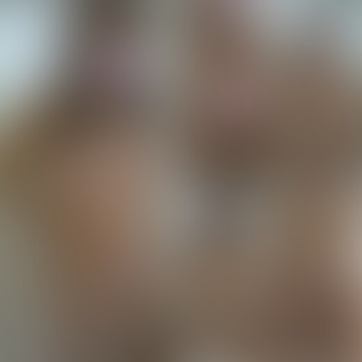 これは更衣室の中に仕掛けられたカメラの禁断映像になります!
制服の下はクリーム色っぽいセクシーの下着を付けております。
サイズの大きなブラジャーに包まれた巨乳の谷間に目が釘付けになってしまいます。
むっちりとしたスケベな身体付きがたまりませんね。
下からのカメラにも柔らかそうな健康的な太ももとぷっくり股間が丸見えです。
コスプレを物色してる時にお尻をカメラ側に突き出しているのでエロ過ぎます。
2着目の露出度高めのスケベマリーンちゃんです!
セクシーな下着姿になるとまずはそのままコスプレを着用していきます。
しかし下着がはみ出しまくっていることに気づくと、しばらく考えた後に恥ずかしそうにブラジャーを外してくれました!
ポヨンと飛び出す形の良い美巨乳が丸見えではありませんか!
Gカップという巨乳でありながら重力に逆らってツンと上向きに尖る乳首がたまりません。
コスプレを着ても胸が大きすぎてすぐにはみ出してしまう感じも最高です。
そしてついに水着へのお着がえでです。
ぎっしり中身の詰まったピチピチな美巨乳を丸出しにするとそのままパンティまで一気に脱いじゃいます。
GカップKちゃんのフルヌードを拝むことができるなんて勃起しまくりです!
自然な感じの陰毛具合も良い感じですね。
大きなおっぱいをゆさゆさと揺らしながら下の水着の紐を縛っていきます。
下からのカメラにもおまんまんだけでなく、爆乳の下乳が半端じゃなくエロいです!
お店に入ったらスケベなコスプレをいっぱい着せたいですねw (2/2)