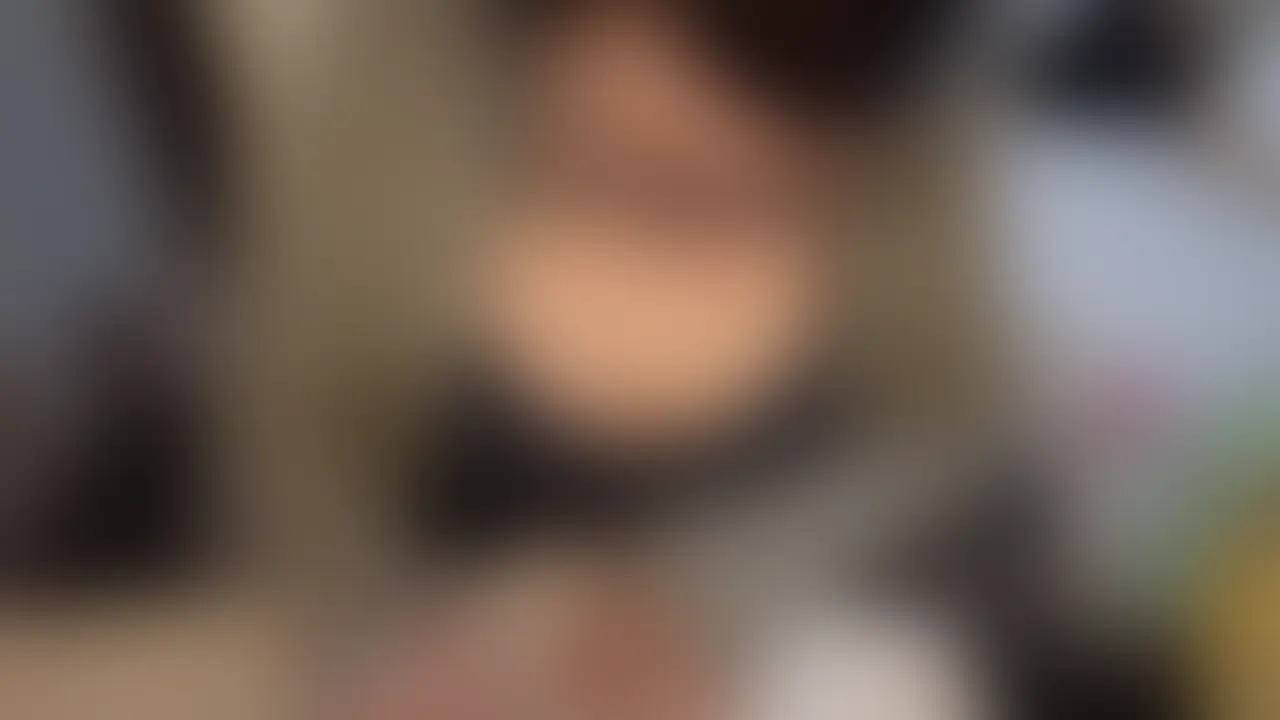 就活対策中にシちゃいました・・・
最近ずっと机に向かって頑張ってます。
でも、頑張った後とかむらむらしちゃうんだよね、、、
そんな時はがまんできなくていっぱい気持ちよくなって発散しちゃう!!
発散してる最中の動画公開するのちょっと恥ずかしいけど・・・
みんなに見られると思いながらしてたから普段よりどきどきしてました💦
画面の前のみんなも発散しちゃうよね・・・? (2/2)