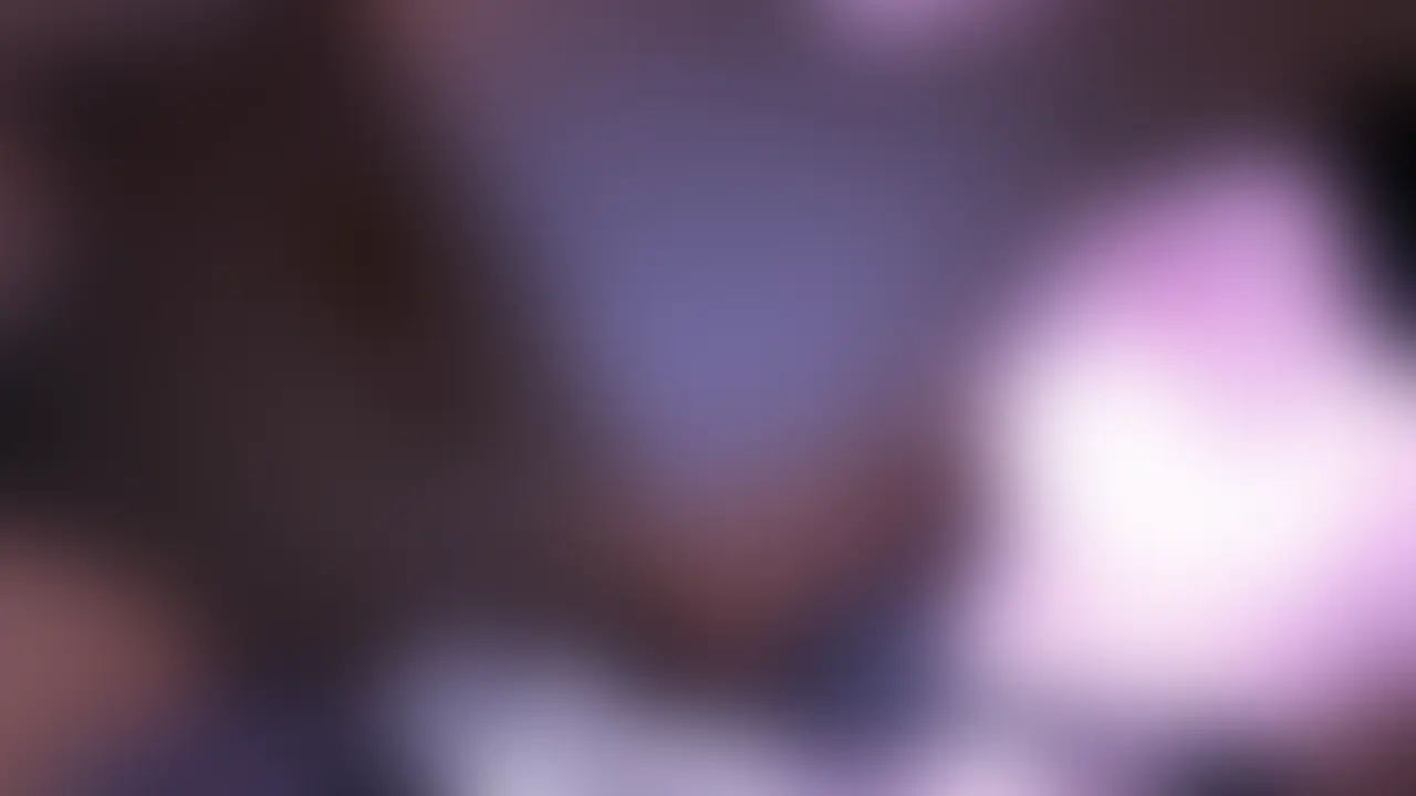風俗講習で「ヤダっ」を連発しながらも潮吹きでイキまくる20歳の巨乳女子に中出し!アイマスクと後ろ手拘束プレイで感じまくる素人
アイマスクを着けさせられたままラブホに連れ込まれた若干20歳のすずちゃん。デリヘルのアルバイトは初めてということで、店長による性感チェックのスタートです!「イヤっ、ヤダっ」と繰り返しながらも何だか嬉しそう。相当エッチな子だと見受けられます!
手マンをされると、すぐにイッて潮吹きまでしちゃうすずちゃん。感度はバツグンのようですね。そのまま手マンとクンニのダブル攻撃で二度目の大量潮吹き!
アイマスクを着けているので見えない中「オチンチンどこかわからな~い」と言いながら濃厚乳首舐め。舌遣いがエロすぎます!チンポを探し当てるとじゅぽじゅぽフェラの始まり~。
シックスナインの体勢になると店長の舌技でまたイッてしまいました!プリケツにバックから挿入され「ヤダぁ…」と言いながらもすぐにアンアン感じてイキ狂っちゃいます!
体位を変えて正常位になりパンパン突かれると「ヤバい…気持ちいい」と喘ぎながらまたしてもビクビクと巨乳を揺らしながらイッてしまうすずちゃんなのでした。性感チェックはバッチリで、採用決定です! (2/2)