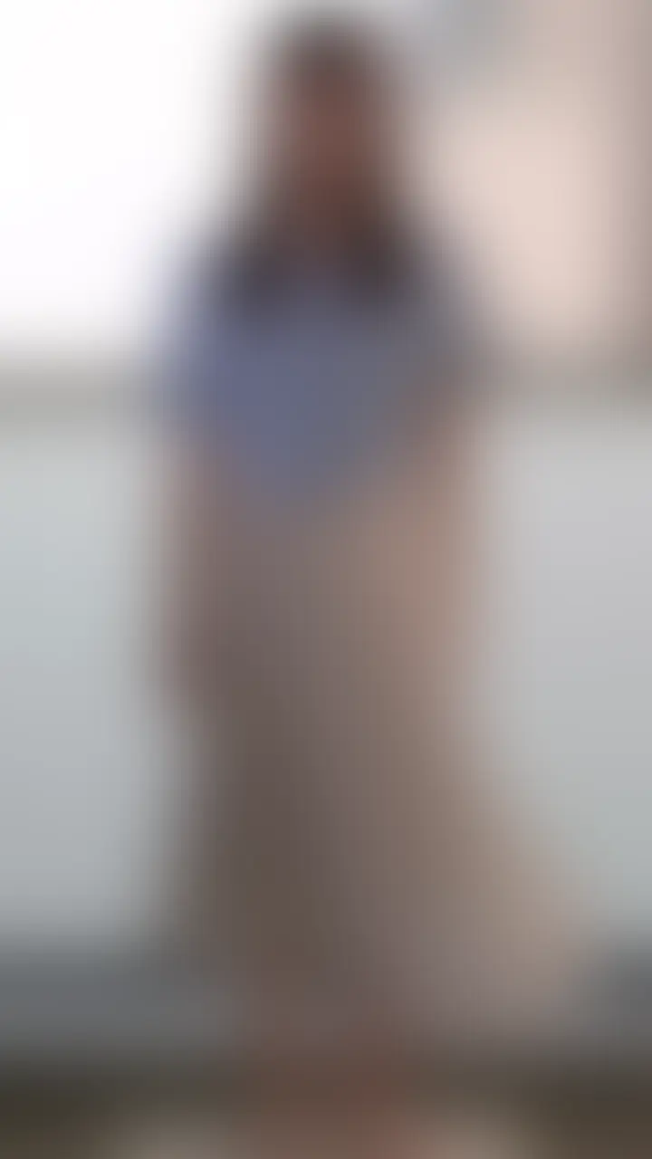 こんばんは、あみです♡
前にベランダでしてみたのが忘れられなくて
今回はベランダで全裸になってオナニーしちゃいました...//
ベランダで立ったまましちゃったから
前回よりもちょっと見られてるかもしれないから
よりスリルと背徳感があってやばかったです💦
さすがにちょっと撮った後に恥ずかしくなっちゃったので
単品限定での公開になります🙌 (2/2)