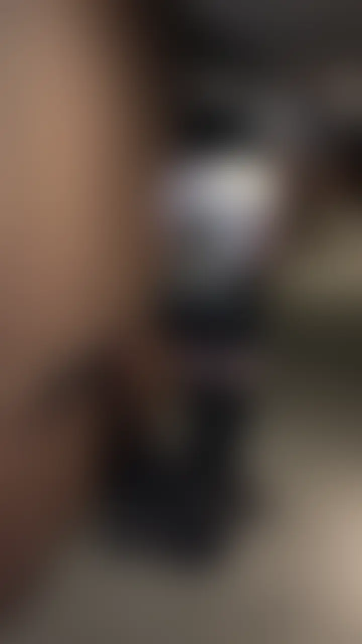 19歳Cカップ美容専門学校の子と人生初ハメ撮り(縦画面)

モザイク越しにも伝わると思うんですけど、フェラ顔めっちゃ可愛いんですよね。。唾液多めのフェラでオナホ使ってる感覚でした。
最後はバックで思いっきり写生してます。
ちなみに終わった後、女の子気持ち良すぎて涙出てたのほんと可愛かったです。次会った時はアフピル飲ませて中出ししようかと思います。 (2/2)