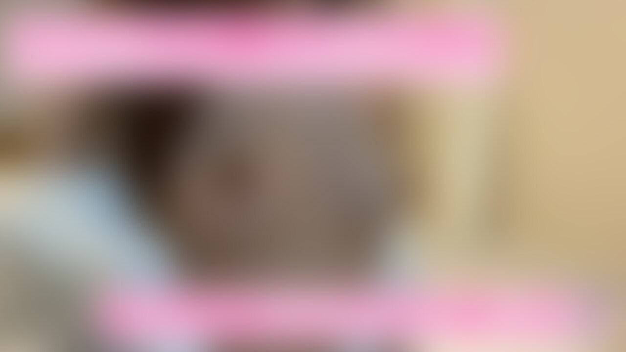 20歳のGカップJD、さちちゃんです。
この子もコロナ禍でバイト収入がなくなって応募してきました。
今回もオナニーを見てもらうというバイトで釣っておいて、最後までやっちゃおうという作戦です。
顔出しオッケーと思ったら、服は身バレするから着替えるっていうし、ちょっと面倒な子だなと思いつつオナニー見せて、タイミングを見て舐めさせてみました。
ちょっと嫌がってますが、何とか咥えさせて、次は気になってた巨乳を揉みしだきたい!
そしたら、まさかノーブラ・ノーパン!
イヤなのかヤラれたいのかわかりません(笑)
メンヘラちゃん、やっぱり巨乳です!
しかも美巨乳!
揉んで舐めまわして、しっかり堪能しました。
弾力もあるし毎日揉んでたいおっぱいです♪
この子も感じさせてやろうとクンニしてみるとめっちゃビクビクします。
やっぱりヤラれたいみたいなので、ローターでクリを責めてみると、しっかりイキました。
まんこはトロトロ。
ここで思いついたのです。
「このメンヘラ、生で入れて中出ししてやりたい!」
無事に中出しできたのでしょうか。
続きは後半へ! (2/2)
