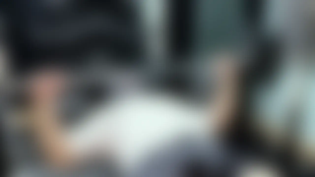 ◯インスタフォロワー10万超え！？美波あいりさんコラボ第2弾！

今回なんと1日密着させていただいたのは、裏垢女子界隈のクイーンこと美波あいりさんです👏👏👏
1日密着動画は、Youtubeで公開中ですのでそちらもチェック！！

今回は、M男にあいりさんが直々にトレーニング指導！
あいりさんの厳しくもエッチ過ぎる指導羨ましいっす💪

スクワットからの顔面騎乗位、アナル責め指導、とにかくM男を責めまくる痴女トレーナーあいりさん最高です！！

※美波あいりさんのSNS等もフォローよろしくお願いします🙇 (2/2)