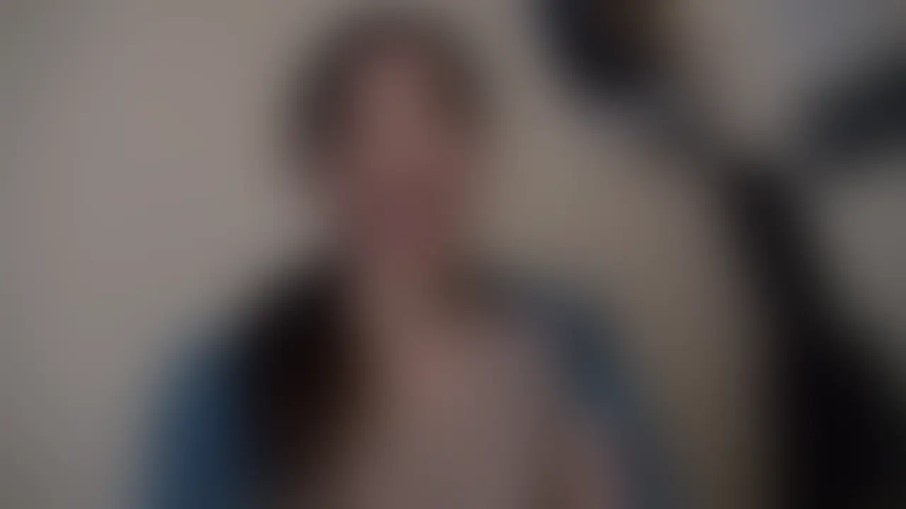 巨乳の奥さんを家に連れ込んでフェラさせたやつです。
以前、ネットで知り合って今はセフレの女です。
見てのとおり幸が薄くて見た目は地味ですが、なんとも言えないエロさを持った女なんです。
なんというか未亡人的なエロさというか…。
旦那とはだいぶご無沙汰なようで、いつもオマンコを濡らしてます。
僕が今まで関係を持った女の中で、一番の早漏マンコかも知れません。
会ってすぐにパンティに手を突っ込んだらビチョビチョに濡れてましたからww
どんだけ期待して来てるんだよって話です。
いつもマンコは濡れっぱなし。
さらに、男の言うことに従順でドMというスケベ女です。
地味子がお好きな方は是非ご覧ください。 (2/2)