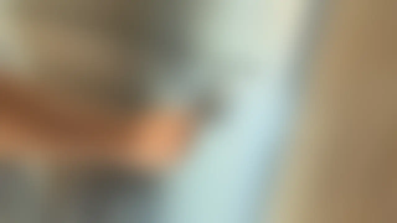 いきなり知らない所に連れてこられた青年 sample 1