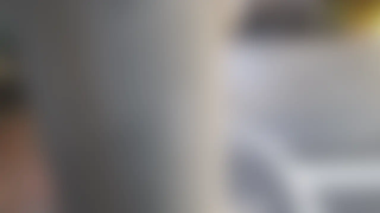 とある女の自業得 でかぱい白ニット (2/2)