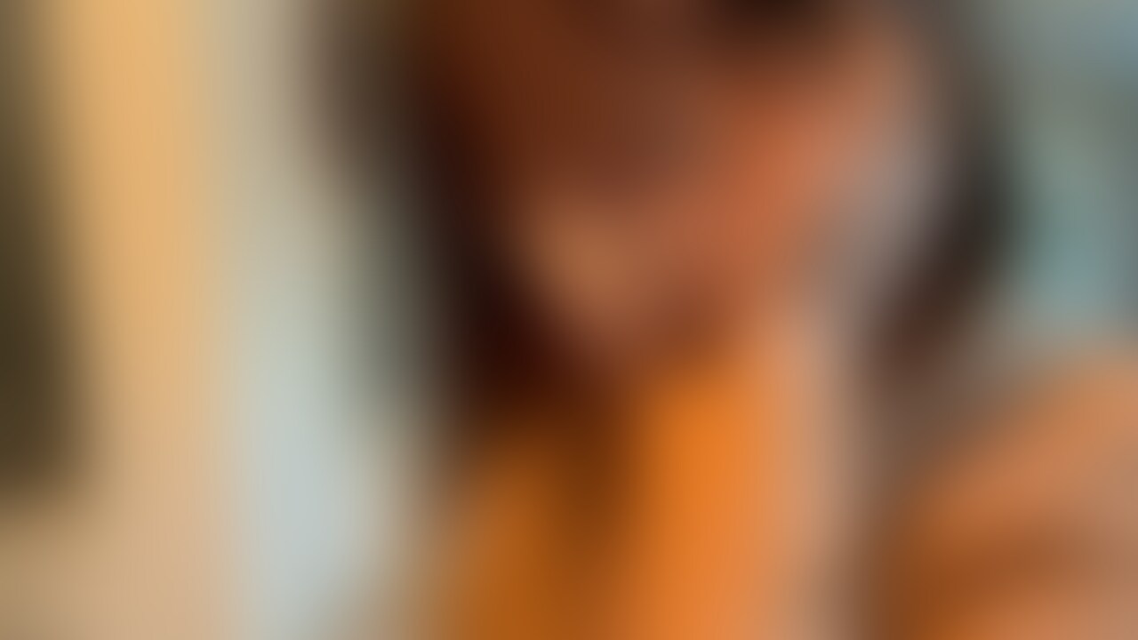 今回はエッチの相手をDMからの応募という事で、応募させてもらった所
なんと抽選で当たりエッチをさせてもらいました。
こういう企画は久ぶりなので、かなり緊張しまくりでした。
女の子は、美人で細く巨乳な子でした。眼鏡をかけているインテリな所もいいですね。
25歳で普段はOLをして、彼氏もいるらしいです。
マッチングアプリも使って彼氏以外とエッチしたり、むっつりな感じのエロがいいですね。
いざ、お相手してもらうとむっつりなエロな所がたまりませんね。
そして、あそこの締りもいい!!僕の○○○が奥まで入らない…。
バックは苦手という事で、バックは奥まで挿入できませんでした。
後半は友達を呼んで3Pもしちゃいました。
撮っている所を客観でしっかり撮らせていただきました。
そして、最後は僕も4日間ためてきた精子を沢山だしました!! (2/2)