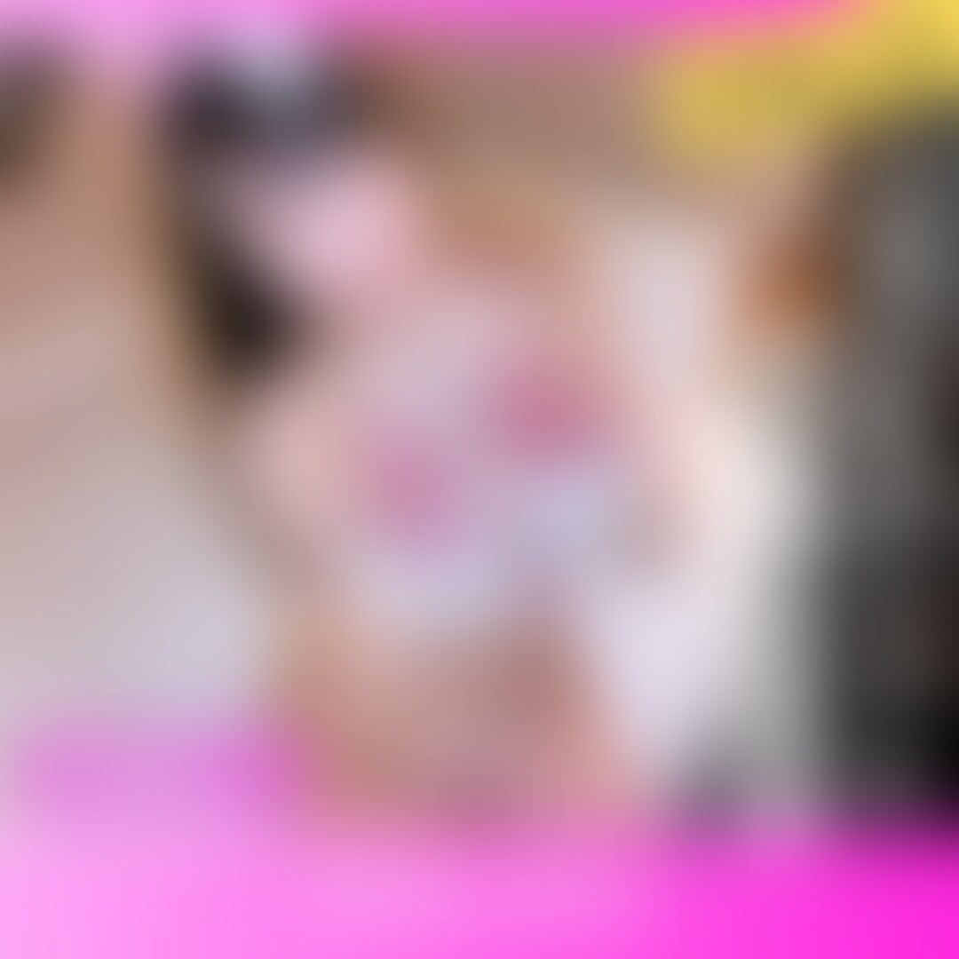 ◆カウンセリング【初顔出し作品】人気アイドル”Iカップの天使「宇佐美りな」ちゃん”にギリギリ限界施術してきました！
※本作は単品販売限定です。

本編
https://myfans.jp/posts/af1e716d-1e3f-4bdf-8177-ca4e65fbf26c

※！注意！※見たら100%りなちゃんに沼るので、沼って大丈夫な人だけ見てください。
とにかく可愛くて、性格もめちゃくちゃ素敵で、スタイルがヤバいのもありながら、中身までどエロくて・・全男子を虜にすること間違いなし！
今もアイドルとしてステージに立ったり、有名脱毛サロンのCMに出てたり、人気Youtuberの動画にも出演する、幅広く活動中のタレント”宇佐美りなちゃん”にマッサージをしたらどこまでいけるのか・・
XのアカウントID：@rina__icup

カウンセリングでは、どんな想いで活動しているのか、過去の巨乳エピソードも掘り下げつつ、オナニーのおかずとかも聞いてみました。
そして今回は、以前から活動をチェックしていて、すっかりファンだった僕からぜひ施術させて欲しいとオファーさせてもらったので、事務所的に・ファンの方的に、どこまでOKなのかも確認を入れました。
すると「乳首はちょっと・・・」という感じだったんですが、施術が始まってみれば・・・

事前に話していたNGも、「体の中もマッサージしてください・・」って気持ちよさに負けてどんどん破ってしまって・・・
とにかくスタイルと反応が全部エロいのと、美女アイドルのアクメ顔が合わさって、過去最高クラスのエロい映像に仕上がりました・・！

続きは本編で！ (2/2)
