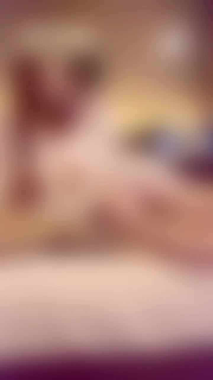 久々の長編動画になります😊

ラブホテルでの夫婦の営み♡

定点カメラでの撮影です。

⚠️動画の大部分が前戯の動画となっております。
下記内容をご確認下さい。

〜内容〜
〜20:55まで
前戯（キス、手コキ、69、フェラ、吸うやつ）
〜28:35まで
挿入（正常位、騎乗位、後背位）

動画時間　28分35秒
モザイク　顔、局部 (2/2)
