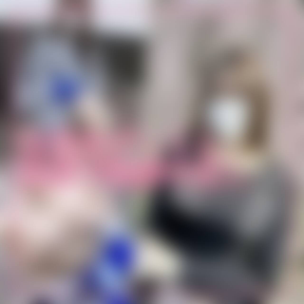 はじめに「いいね♡」を押していただけると嬉しいです❣️
今回は、春を待ちきれずにひと足早く枝垂れ桜を見に行ってきました❄️🌸
お花見デートってやっぱり特別ですよね🥺💕
少し遠かったんですが、その分とっても綺麗な景色が見られて大満足❣️
一面に咲く枝垂れ桜は本当に素敵で、思わず見惚れちゃいました🌸💓
その後は温泉へ♨️✨
実は足湯が初めてだったので、どうやって入るのか少し戸惑いながら挑戦していました(笑)🥺💕
そのまま貸切個室の温泉でまったりしっぽり…えっちもいっぱいしてきましたよ💓💓
浴衣も着られて旅行気分をたっぷり満喫できたし、
綺麗な景色と温泉とえっち、全部楽しめるお気に入りの作品になっています❣️
そしてなんと今回で記念すべき100本目の動画です🎉✨
ここまで続けてこられたのも、いつも応援してくださるみなさんのおかげです🥹💓
本当にありがとうございます❣️
改めて、プランへのご加入や動画をご覧いただき本当にありがとうございます🥹💓
これからもたくさん動画をお届けしていくので、応援してもらえたら嬉しいです🥰💕 (2/2)