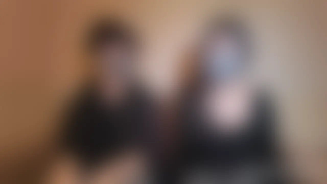 【隠れHカップ】バイトに勉学にバスケに大忙しな元気系JD21歳あすかちゃんの肉食系な生態に迫る・・・!!!
本編はこちら
https://myfans.jp/posts/828764f8-0df0-49ad-8908-72db1867ef2d?swipe=1&sort_key=publish_start_at
今回インタビューさせてもらったのは、21歳・あすかちゃん。
黒木メイサ風の切長奥二重のキリッとした顔立ちに、黒髪ロング。K-POP系のおしゃれな服装がよく似合う、明るい子です。
身長169cmでスタイルはスレンダーとぽっちゃりのちょうどいいバランス。バスケサークルで体を動かしてるだけあって、程よく引き締まった健康的で男受けのいい体型をしています。
インタビューでは人見知りゼロの元気全開。よく笑いながら、質問に一つ一つ素直に答えてくれる姿が本当に印象的でした。
職業は大学生。言語系の学部4回生で、単位は結構ギリギリらしいけど、奨学金を返すべく、居酒屋バイトではめちゃくちゃシフトを入れて頑張ってるんだとか。
性に関してはかなり肉食気味で、セックスはもちろん大好きだし、「S学校の頃からオナニーしてた」なんてエピソードも飛び出します。
恋愛においても、好きな人にはまっすぐ。なんなら、尽くしすぎちゃうらしいです。
で、よくよく話を聞いてみると、実はあすかちゃんはシングルマザー家庭、そして一人っ子ということらしいです。
なるほど、寂しくなりがちな環境だったからこそ、それを埋め合わせるように、恋愛やセックスに対して積極的になるよう育っていったのかなと推測します。
ただ、お母さんとは仲良しみたいで、家庭環境自体は悪くなさそうです。
よく笑うし、よく喋ってくれるし、表情も豊かだし、よく働くし、いい子そうやなっていうのが第一印象です。
果たして、セックスシーンでは、そんな彼女がどんな表情や反応を見せてくれるのでしょうか・・・。
というわけで、まずはこの無料インタビューで、21歳のリアルな女子大生・あすかちゃんの素顔をたっぷり味わってみてください。きっとあなたも、あすかちゃんのことが気になりだすと思います。
【インタビュー内容】
・学生生活(就活、単位やばい)
・サークル(バスケ)
・バイト(居酒屋)
・元カレ
・最後にエッチしたのいつ?
・ドM
・オナニー、初体験
・巨乳話
・家庭環境
・性欲お化け
・好きな食べ物、音楽 (2/2)