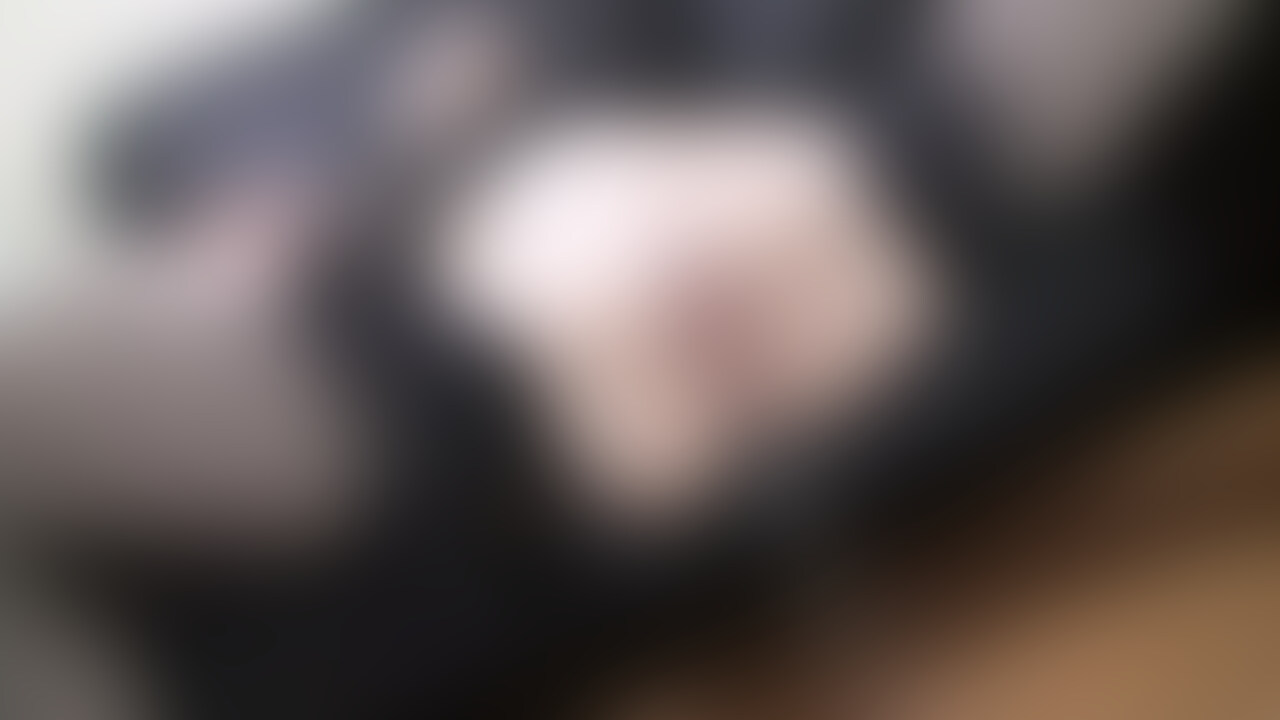【パイパンお嬢さん絶頂しながら潮吹き‼︎たまらずお漏らししちゃいます】
セクシーなランジェリーとガーターストッキング姿になったお嬢さんをソファーに座らせじっくりと焦らしながら感じさせるとスケスケパンティからパイパン局部が濡れだしテカテカになる様が丸見えです…
敏感乳首は既に勃起状態で!コリコリと指先で転がすと敏感に反応して自ら腰まで動かしてもっと感じさせて欲しそうにおねだりしてくるのです…w
恥じらいもなくカメラの前で激しく感じて膣穴はベチョベチョ状態!勃起したクリを少しずつ刺激していくと全身をクネクネさせながら即逝きしてしまいました…
感じる事に貪欲になったお嬢さんは全身性感帯にして感じる姿はたまりません…
濡れてベチョベチョ状態の膣穴にゆっくりと指を挿入して感じる部分を刺激すると敏感に反応し絶頂寸前で激しくピストンするといやらしいヌルヌル愛液を滴らせながら潮吹き絶頂してしまいました!!
気持ち良すぎて放心状態のお嬢さん膣穴をヒクヒクさせながらおもらしまでしてしまいましたよ… (2/2)