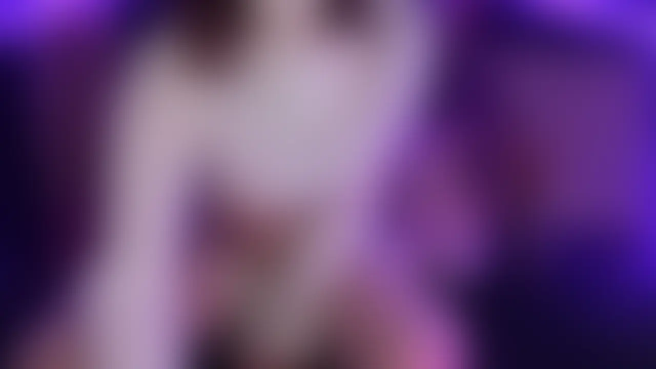 視聴者さんからもらったコスプレ着て、彼氏が1階でお仕事中なのに一人でオナニーしちゃいました💦
静かにしなきゃいけないのにたくさん声出しちゃって恥ずかしい😭 (2/2)
