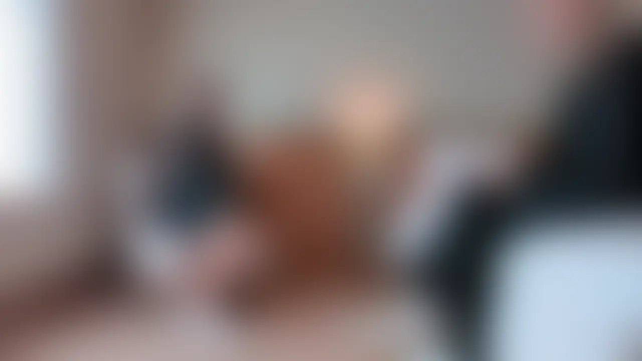 「婚約済みの彼が責めてくれなくて・・」ドMな美容師に施術したら
今回は、関西弁の美容師さんからの施術依頼がありました。
実はインスタも見せてもらいましたが、ウン万人フォロワーがいて、めちゃくちゃいいねがついてるギャル系美女です。
今回応募してくれたのは、既に結婚を見据えた彼氏がいてすごく仲もいいけど、ベッドの上では優しくて物足りないし、イケたこともないという彼女。
結婚する前に、どうしても施術を受けてみたいと来てくれました。
多い時は毎日オナニーするという彼女は、Xで激しく責められてる動画をオカズにして、その願望を満たしてるみたいです。
そんな彼女にマッサージしてみたら・・・
これまで中イキできたことないと言っていたのに、お尻のマッサージだけでしっかりイってしまって・・
その後は乳首でも子宮のマッサージでも心配になるくらいのオホ声痙攣イキの連続
しばられたことないと言っていたので、手足拘束してマッサージ器具入れてあげたら、ヤバいイキ方をしてました。
しっかり中イキを覚えたので、彼氏の元に返してあげようと、「マッサージ終了です」って伝えたのに、入れて欲しくなってしまったみたいで
「お〇〇〇〇挿入れて欲しいです・・」っておねだり。
内緒にできるというので、好きにさせてあげたら、しっかり奥まで咥えるフェラで味わってました。
チ〇ポ使ってクリオナさせてみたら、我慢できなくなったみたいでそのまま自分から奥まで挿入してきて・・・
その後はヤバいくらいイキまくりで、事前のカウンセリングからは考えられないくらい壊れてしまって、
「イグイグイグイギます・・!!彼氏よりおっきチンポでイってごめんなしゃいイギましゅ!!」
「彼氏のじゃ届かないです!またしてください!」「彼氏のチンポもう要らないです!!イギます!!」
とか言いながらイキまくってました。
最後はピルも飲んでないのに、「中に出してくだしゃい・・!!」っておねだりするので、一番奥でたっぷり出してあげました。
このあと彼氏と会う予定があるらしく、「どうしよう~」とか言いながら帰っていったのに、さよならした後には、
「今とうまさんのが出てきてパンツ濡れちゃった」とかメッセージ送ってきてました。結婚前の最後の火遊び的なこと言ってたはずが、「また会いたいです」って言われてるのでまた登場するかもしれません。
※施術しているマッサージは下記を読めばできるようになります。
https://tips.jp/u/tooma_tokyo/a/15minorgasm (2/2)