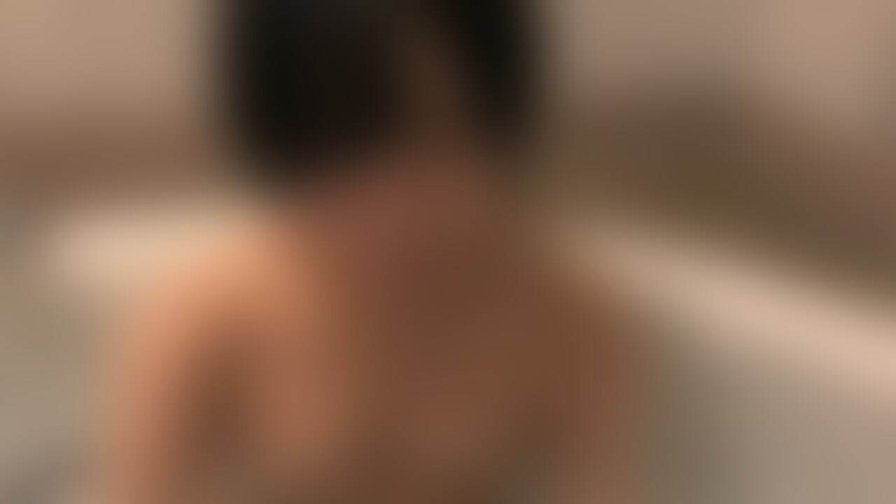 Page27:プレミア動画2
フェラチオごっくん後に一緒にお風呂に
フェラのお返しに手マンをしてると
またムラムラしてきたのでおかわりフェラを
させました、当然彼女は嫌そうです。 (2/2)
