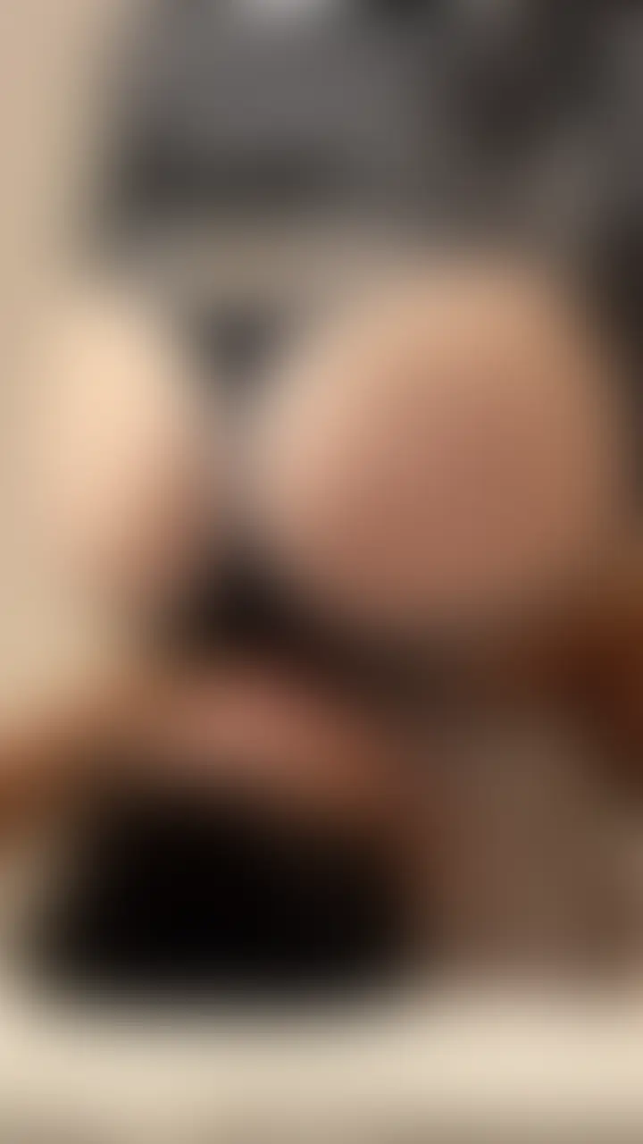 尻肉圧迫顔面騎乗

自分の夫を尻の下で苦しめ赦しを与えない妻
妻の巨尻の下に完全に埋もれ、顔全体が完全に敷き潰され、パニックを起こす夫 (2/2)