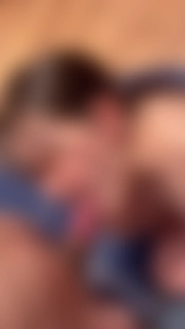 【完全顔出し】
乳首がエロい巨乳看護学生の騎乗位実習。
「治療でサイズと硬さ測るだけやもん」といいつつ単に中イキしてるだけやった。 (2/2)