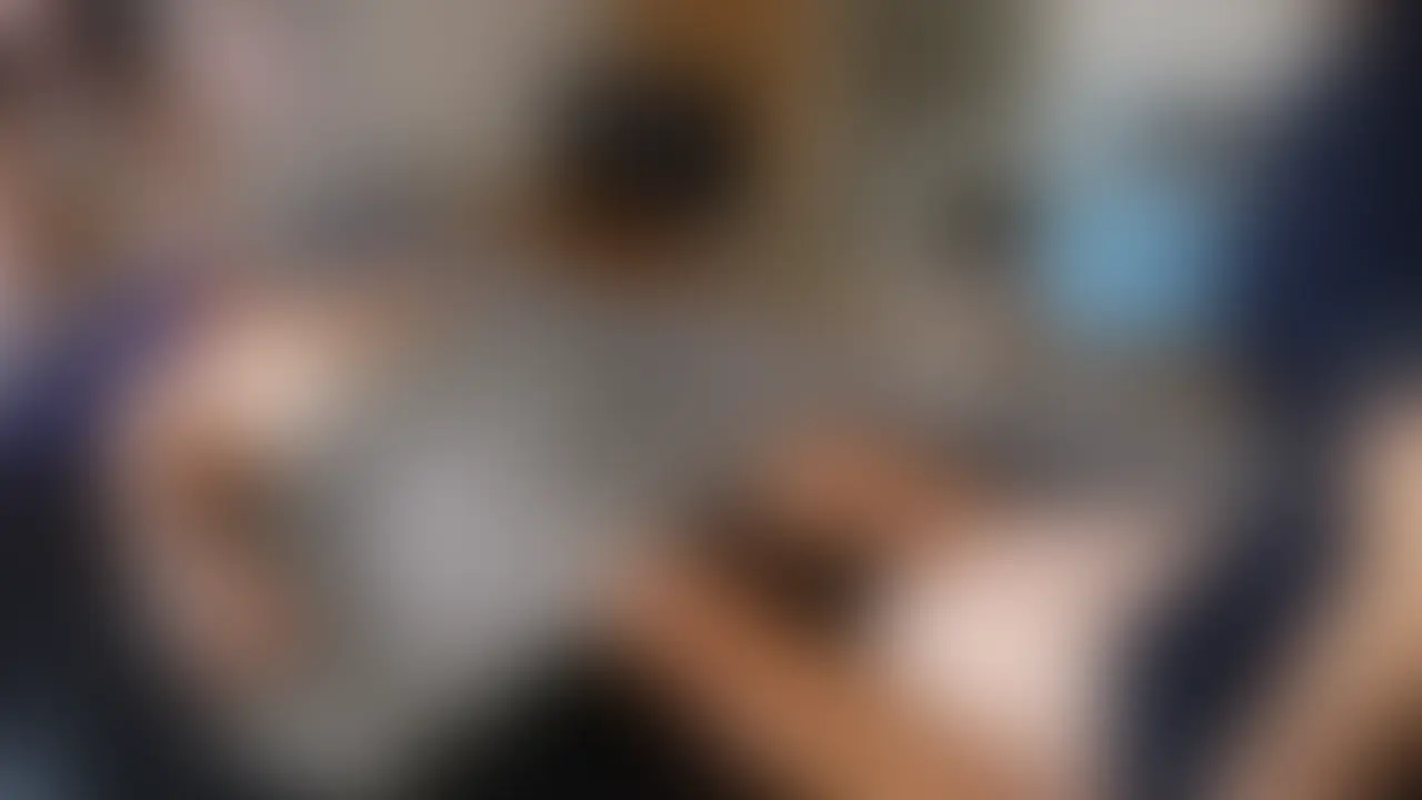 初投稿の動画は、愛人の2人にメンエス嬢になってもらって3pメンエスごっこをしてもらった動画です。
元々エステサロンで働く2人の手つきとがエロすぎて年甲斐もなくびんびんになってしまいました。 (2/2)