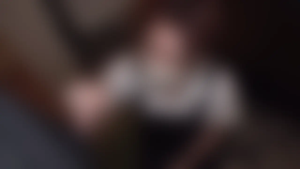 #015 るな
素顔を撮らせてくれないるなさんは
態度の割にHな事には積極的。
パンツが気になったのか、股間をオモチャだと思ったのか
仕事もせずに指でちんちんを弄んで来ます。
しかもテクニシャンで気持ち良いポイントをしっかり
押さえてくるんです(笑)
そんな事をされたら勿論勃起しちゃうので
身体で責任を取って貰いました!
ただ、そのままハメてヨガらせるのも癪だったので
最後は手コキで気持ち良くして貰いましたw (2/2)