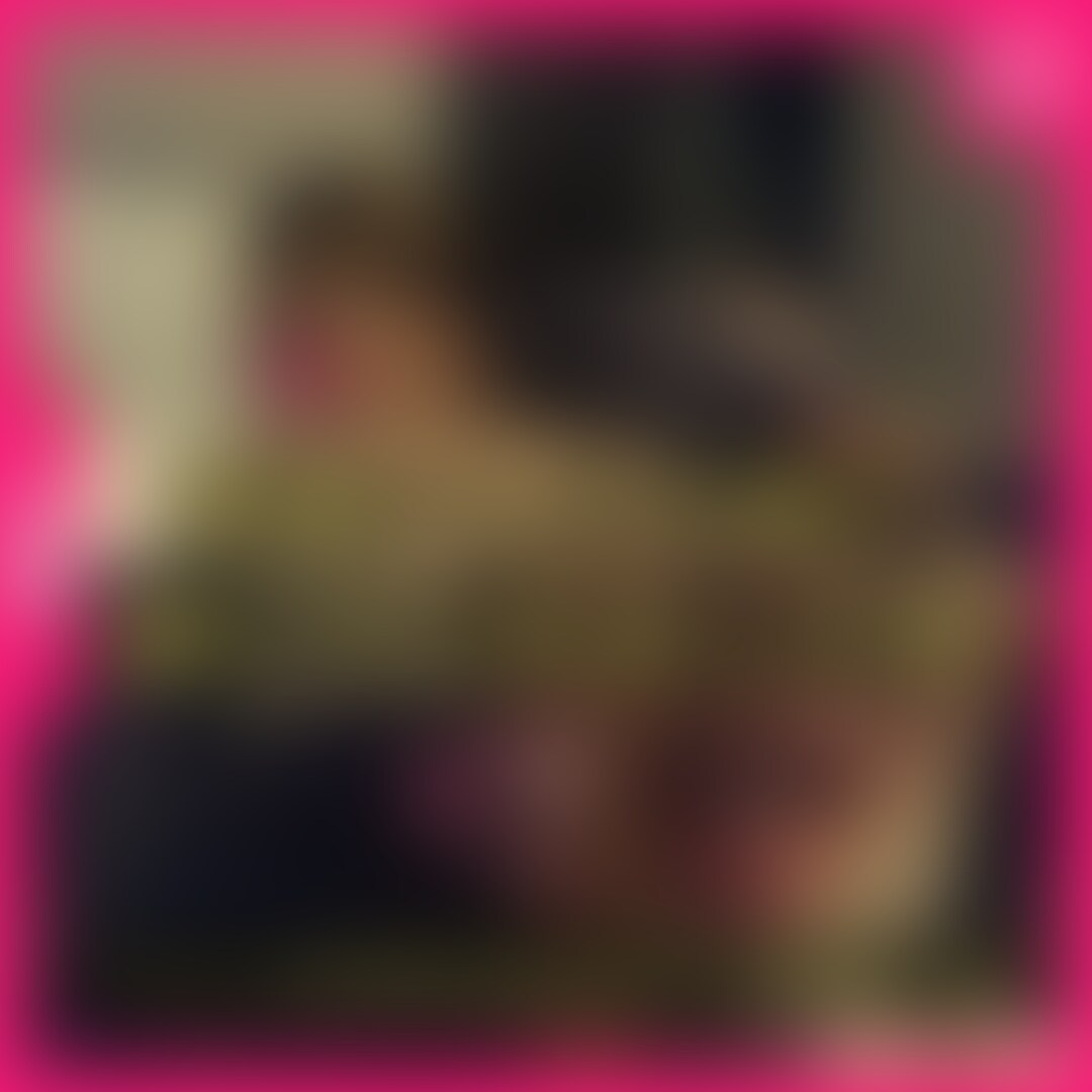 やらしい太ももを出しながら、寝転がっていたので夜〇いしようとしたら、乳首舐め手コキで抜いてもらえちゃいました。しかも口内射精...(ちなみに人生2回目だそうです)前は自分からそんなことしなかったのに🫣ファンの方のせいですよ笑 (2/2)