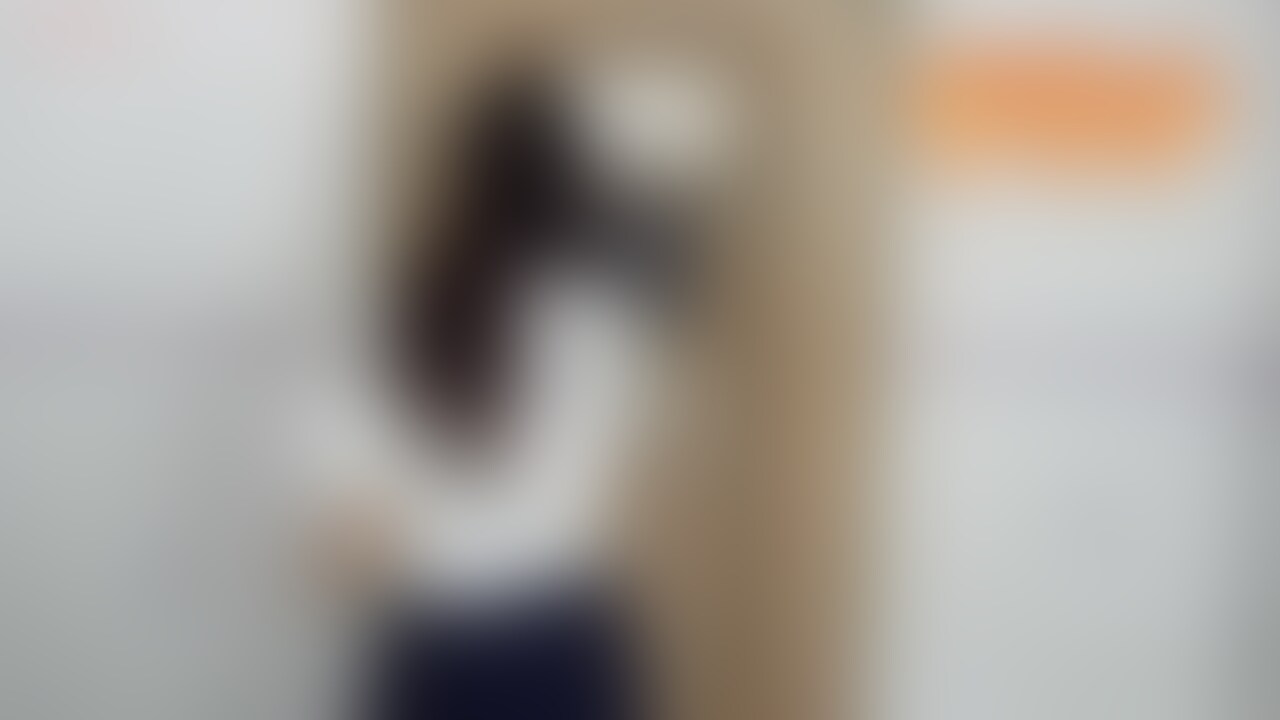 この動画は5年以上前の動画です💁♀️
当時リクエスト動画で、制服でサウナに入って汗だくになってほしいという依頼がありました。これは完全なフェチ動画でしょうね😁
最後はフェラからリボンにぶっかけです🎀 (2/2)