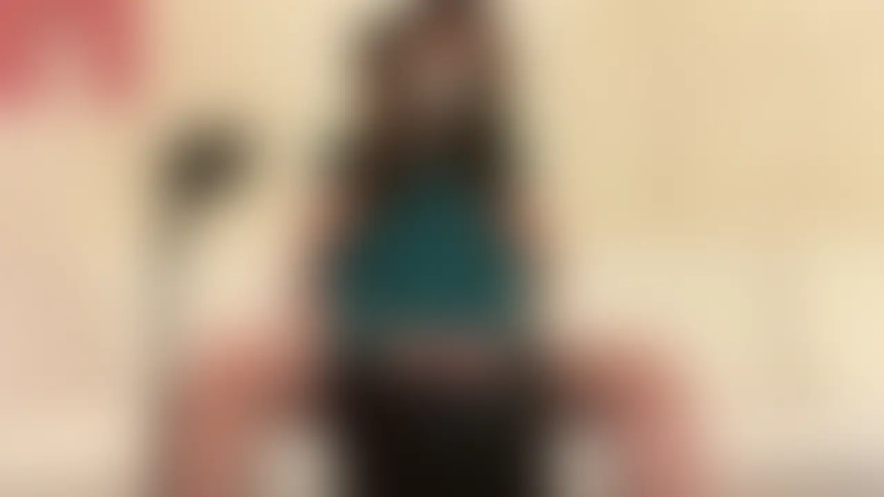 【色気ムンムンの巨乳人妻とソファで生ハメセックス】
先日のパイ揉み動画の俯瞰+その後のソファで生ハメする動画になります。
前回の動画をまだ観てない方はこちらから↓
https://myfans.jp/posts/a6694160-f318-4661-9e29-826490c7b531?utm_medium=referral&utm_source=share&utm_campaign=post_share
【Hカップ巨乳人妻のパイを揉みまくる】
Hカップ、アンダー65cmの細身巨乳のミカさん。
そんな希少なおっぱいをしっかりと堪能したいと思いまずは服の上からおっぱいを撫でまわすところからスタート。
服の上からでもわかる巨乳具合に思わずゴクリ...
ある程度触ったら次は服をめくってブラの上からおっきい乳輪がブラに入りきらずに少し見えてしまっているのがとてもエロいです(笑)
ブラになぞって肌を触っていると乳輪の上のほうと指が当たってしまい感じるミカさんを見るといじめたくなってしまいますがまだ我慢...
谷間すごすぎるのでいつか色んなもの挟んでもらうかな
そしてついにブラを外してデカパイちゃんんとご対面!
柔らかさ、弾力、迫力、乳首、いい匂い。本当は好き放題舐め回したいところなのですが動画の趣旨とずれてしまうので必死に我慢。おとなしくパイ揉みしていきます。
編集していてカメラ目線でみるとやはり巨乳を鷲掴みするといかにでかいのかがよくわかります(笑)
乳首に指が当たらないよう乳輪をゆっくりと撫でてるとミカさんは焦らされてめちゃくちゃ喜びます。
そして焦らしまくった後に乳首をいじってあげるとさらに喜びます(笑)
ミカさんは乳首の舌から上へ指をはじくようにされるのが大好きなのでいっぱいしてあげました。
動画外ですがこの後まんこをさわったらぐちょぐちょになってます。
続きはまた後日の動画のお楽しみということでお待ちください。
おっぱい揉みまくってぐしょったまんこにちんこ突っ込んでハマるの気持ち良すぎます。 (2/2)