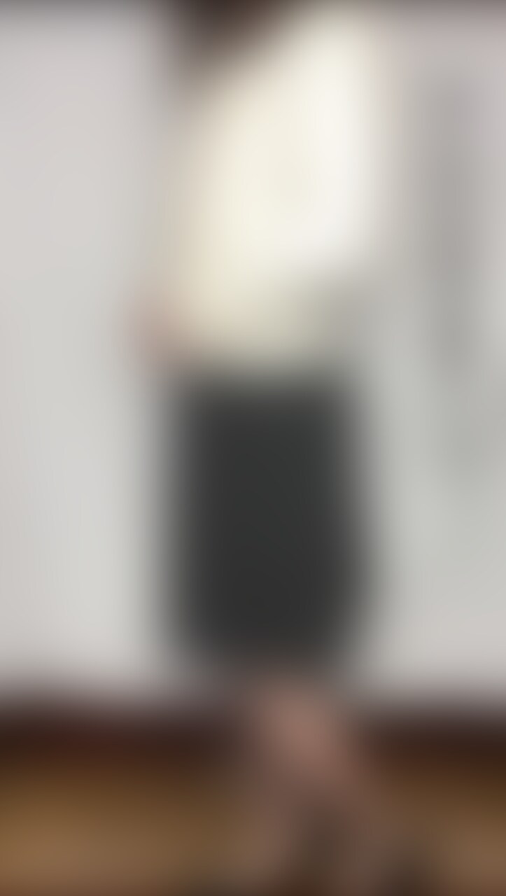 久しぶりにフォーマルスーツを着たら興奮してしまいました
汚しちゃいけないと思いながら最後はスカートの中で果ててしまいました… (2/2)