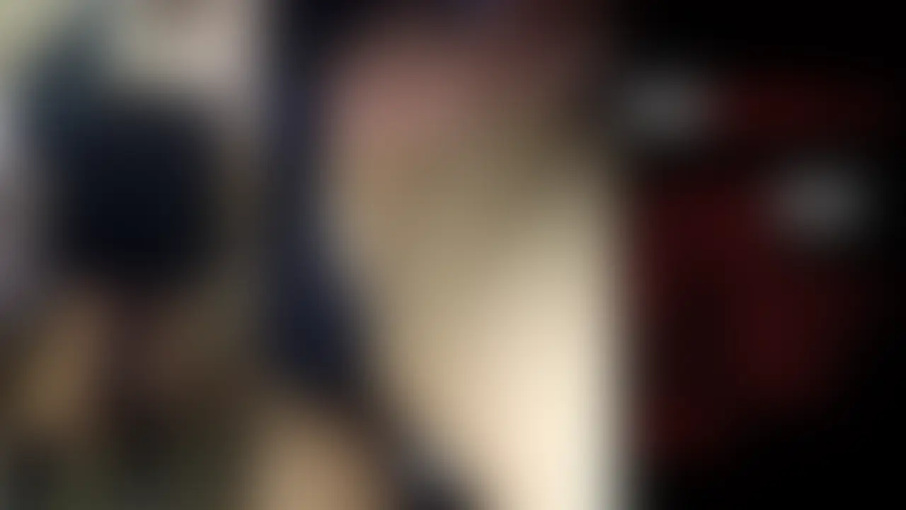 狂信者 #43【★3】長身細身ギャル、重ね履きと激しい抵抗虚しくガッツリ触られフラフラ降車
試行錯誤の末、遂に捕らえることができた貴重な映像。今回のタゲは長身細身のギャル系。
明るめの髪で垢ぬけているが、スカートはそこまで短くなく、細いくびれから尻までのライン、そこから伸びる細く綺麗な脚がたまらない。
乗車時のノッコミから一気に攻めると、なかなか強めに抵抗してくる。
ポジどりも悪かったため、二駅目から再度責めを開始、スカートを捲るとスパッツの感触、これはこれで悪くない。
スカートの裾を引っ張り激しく抵抗してくるが、最終的にスパッツをずらしてスベスベもちもちの尻の柔らかさを堪能。
降車後の後追い撮影に成功すると、最後まで食い込んだパンツの様子を気にしているようだった。 (2/2)