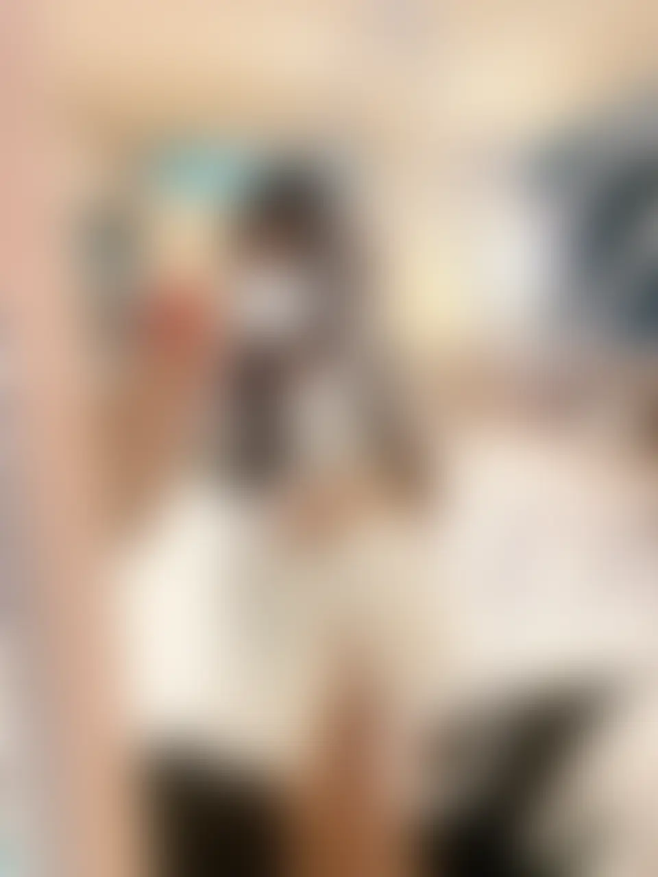 ハナコ(され妻😭)「さっそくファンクラブ入ってくれたフォロワーさんと…💕 暑いから足元がスースーする服がすき🌻」の投稿サムネイル