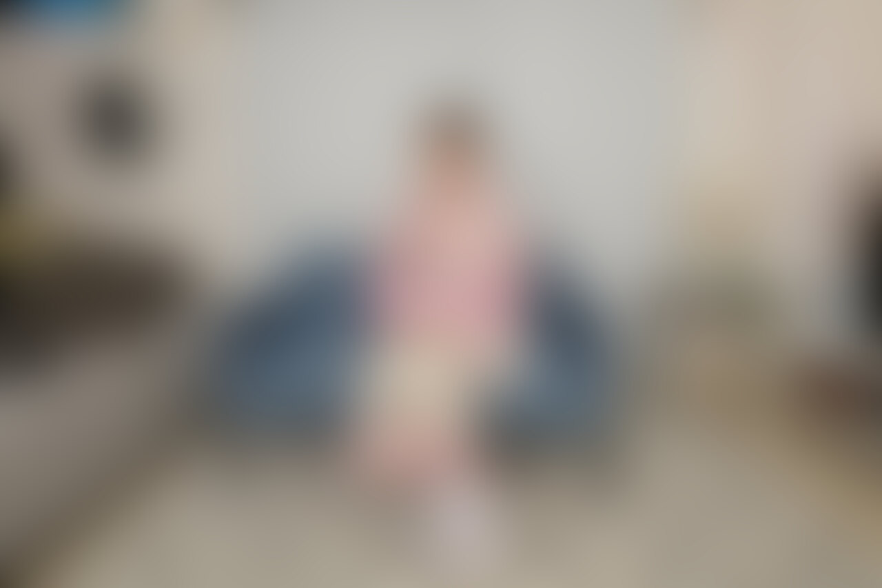 #002 NATSUMI(12/12ページ)
連載のレギュラー作品最終ページの動画です(#^.^#)
「NATSUMIの和服で変則二人羽織とお尻まる出し大放尿!」
Ekusiadおしっこポーズド定番「変則二人羽織」です(^_-)-☆ 最後にお尻まる出し大放尿シーンがセット!
清楚なたたずまいから一変して、背後のEkusiadに両足を抱え上げられ自分でおま〇こくぱぁ!その後Ekusiadにおま〇こくぱぁされた状態でのおしっこシーンと続きます٩( ''ω'' )و (2/2)