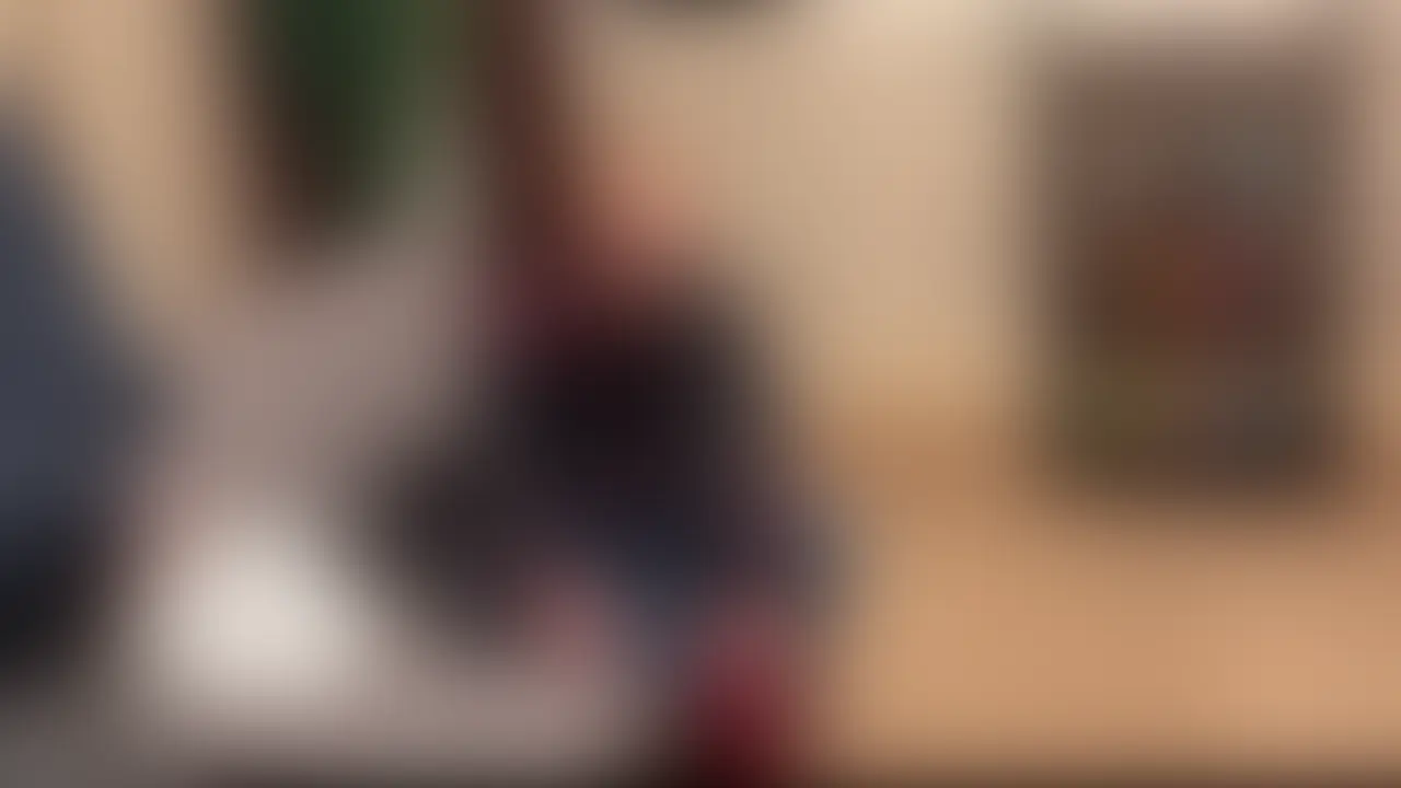 【借金返すためにはこうするしかなかった・・・】

【なんでもしますファイル1】
名前：かな
年齢：23歳（2002年生まれ）
髪型：ミディアム
学歴・職業：自称SNSインフルエンサー
借金：350万円

かなは卒業後すぐ、華やかな容姿と明るいキャラクターでSNSのフォロワーを急激に伸ばしたインフルエンサー。しかし、見栄え重視のブランド品購入や高級ホテル宿泊などの派手な生活を続けた結果、借金が350万円に達してしまった。

借金を返済するためにちょっとHなSNSの撮影のはずだったが・・・ (2/2)